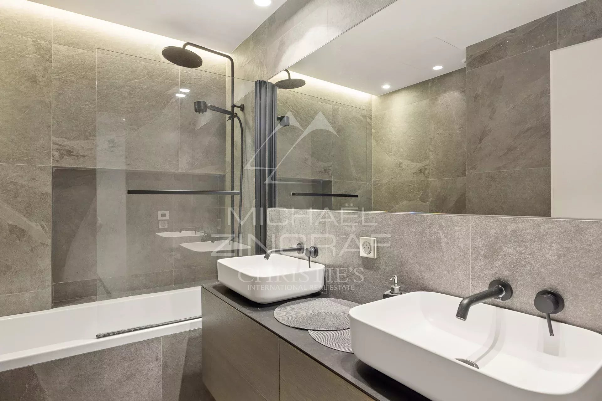 NICE City Center – Modern duplex apartment in a bourgeois building with a large terrace