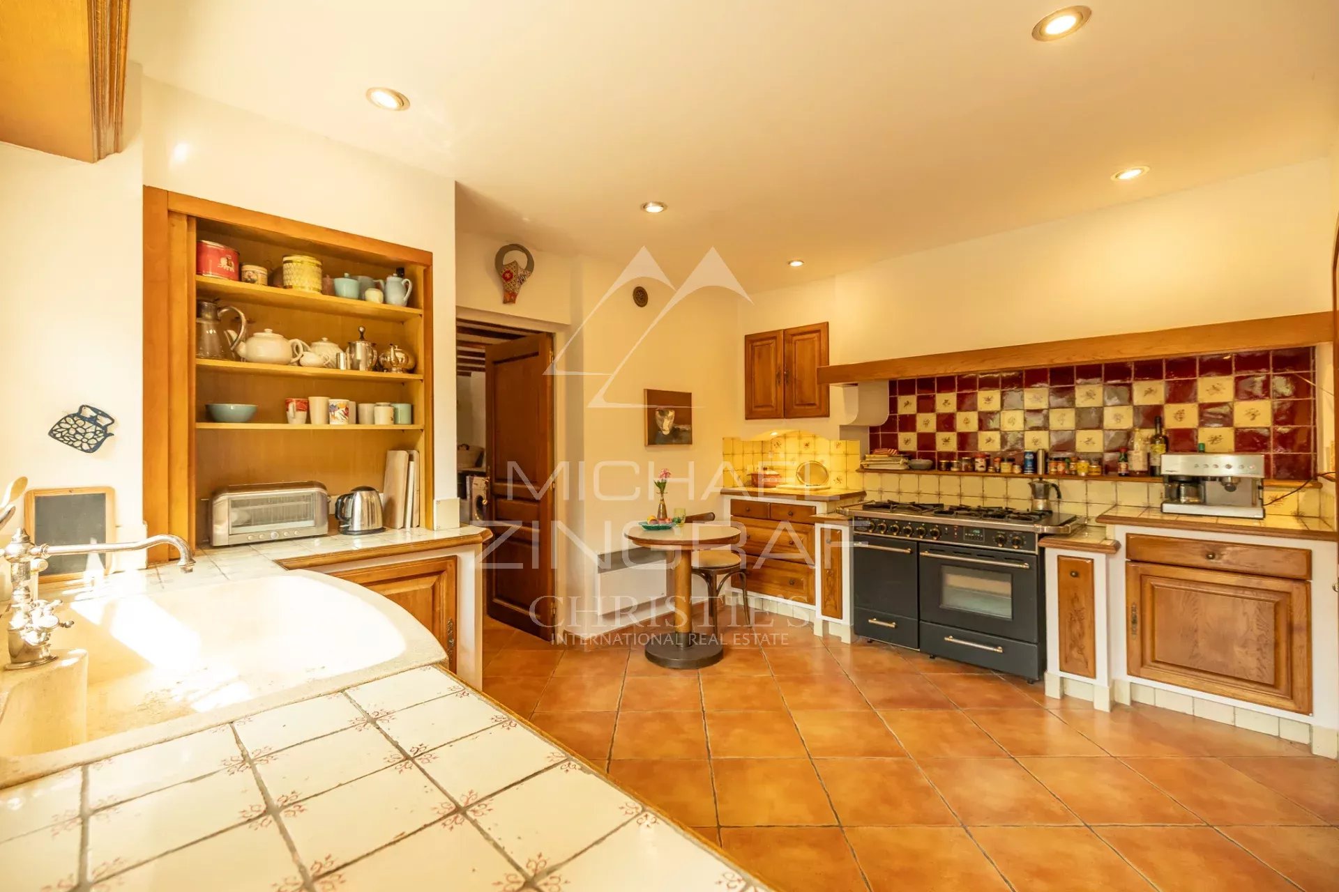 Mas provençal, entre Alpilles et Arles