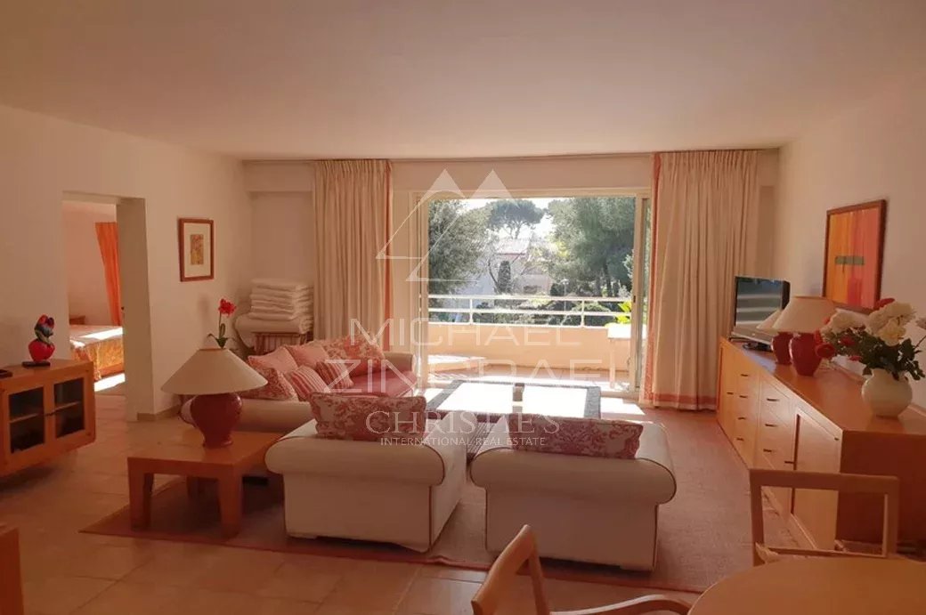 Cap d’Antibes – Élégant appartement vue dégagée échappée mer au cœur d’un parc privé
