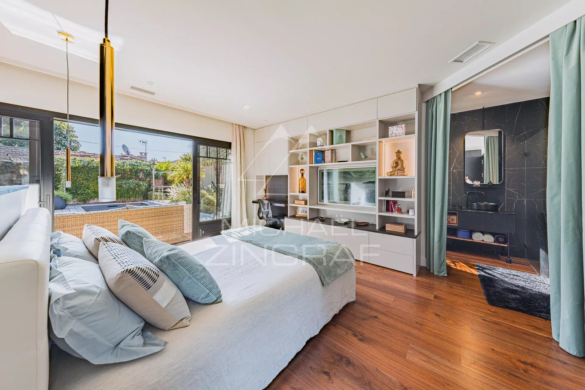 Grande maison contemporaine dans quartier calme