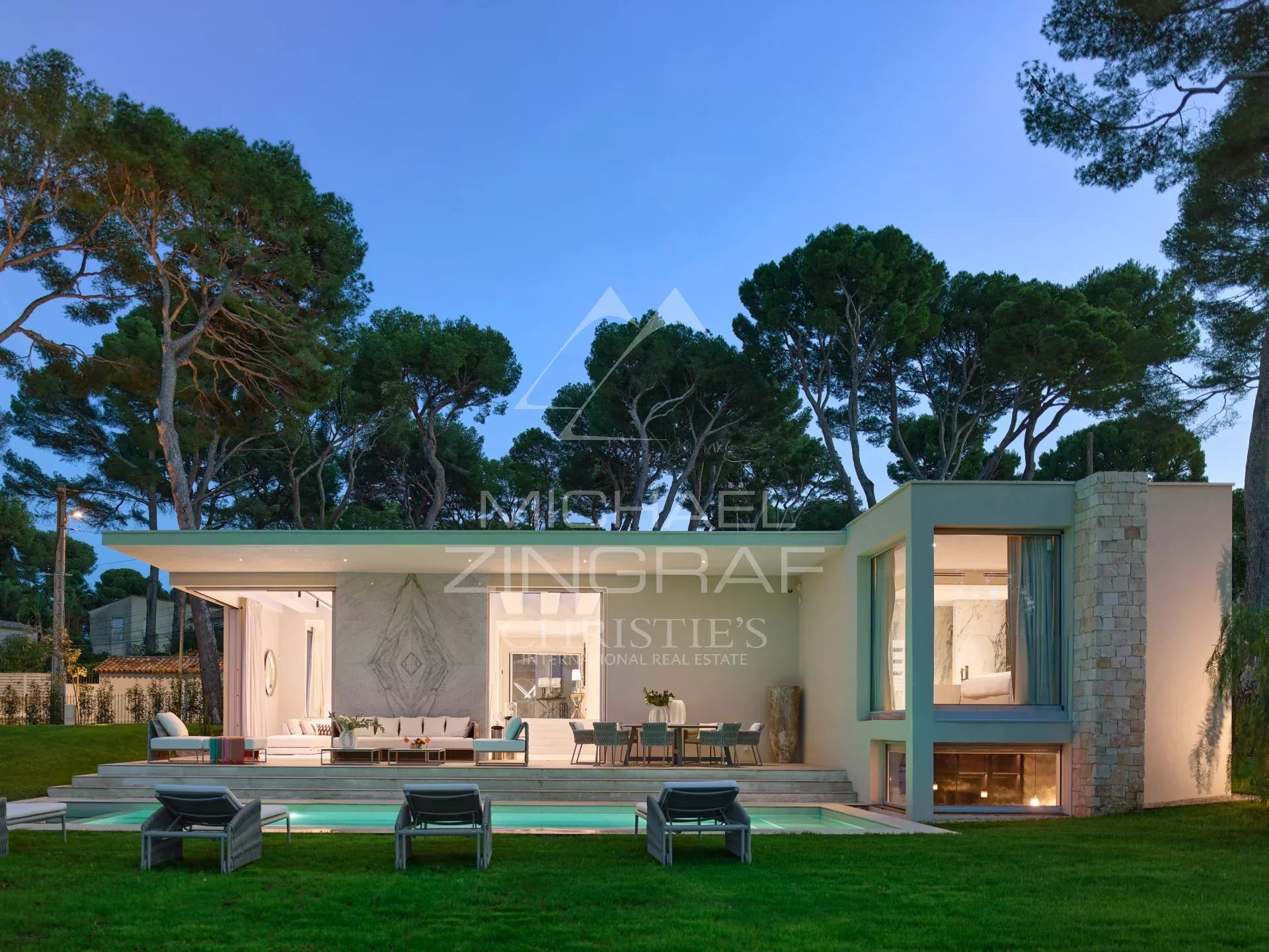 Neue Luxusvilla mit Panoramablick auf das Meer