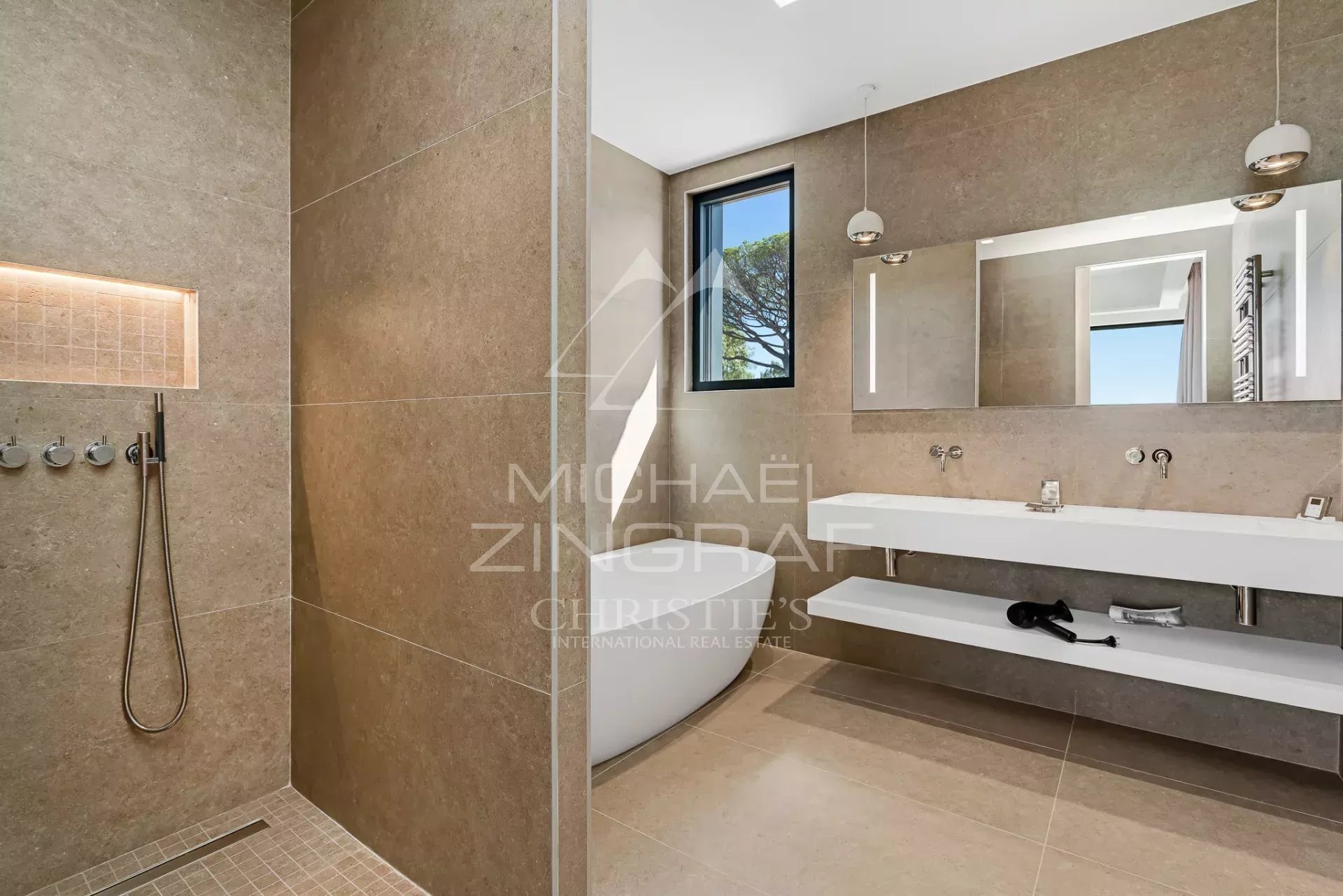 Saint-Tropez – Villa contemporaine d’exception avec vue mer panoramique