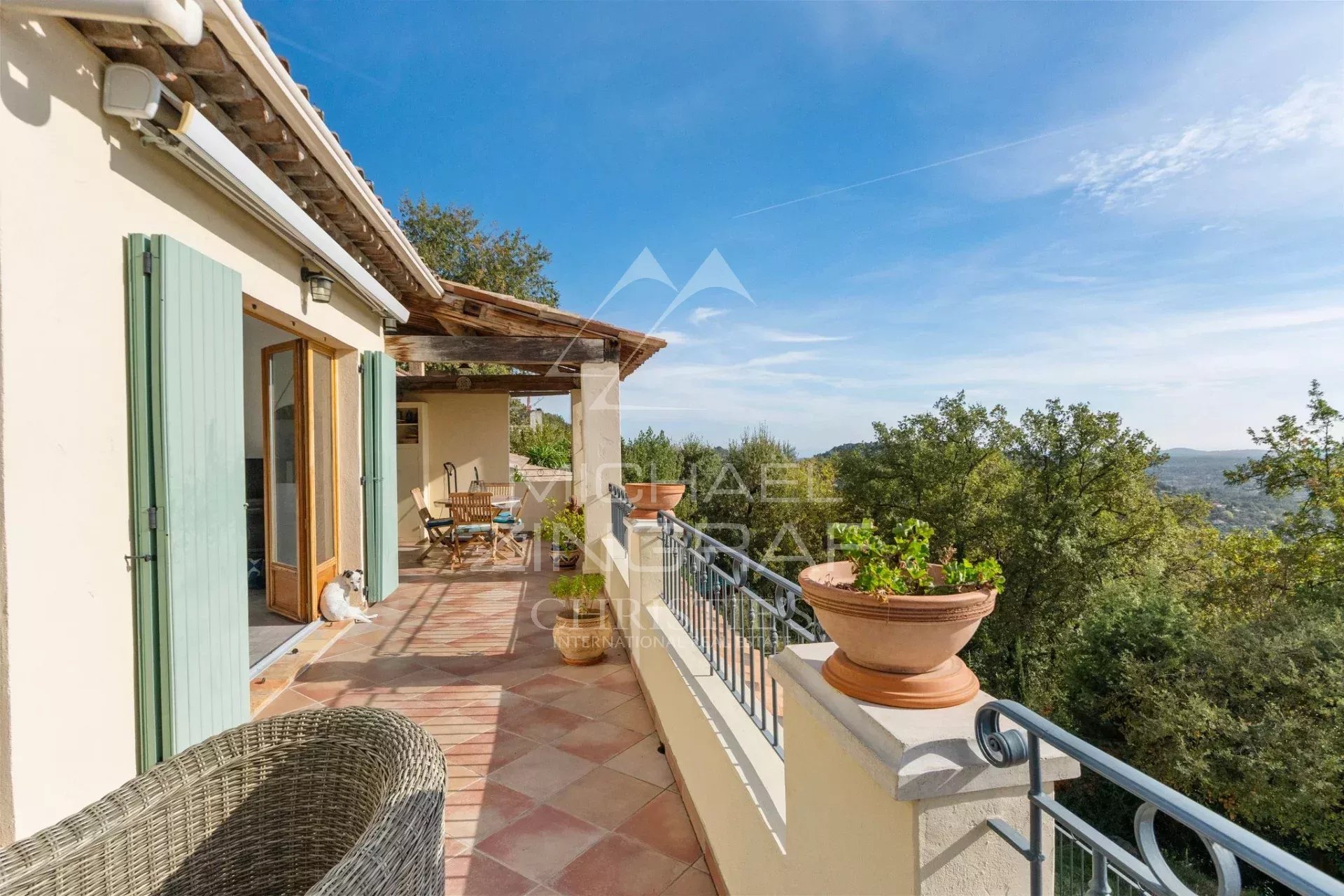 Grasse – Familienhaus in absoluter Ruhe mit Meerblick