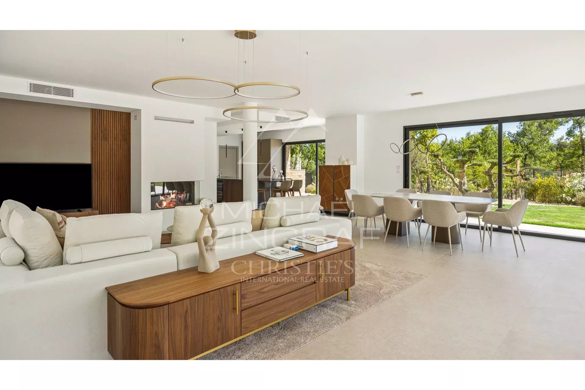 Villa Contemporaine Nichée dans un Écrin de Verdure