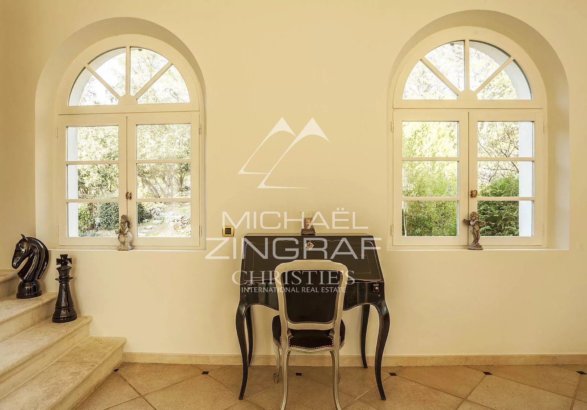 Edles Anwesen in einem grünen Paradies