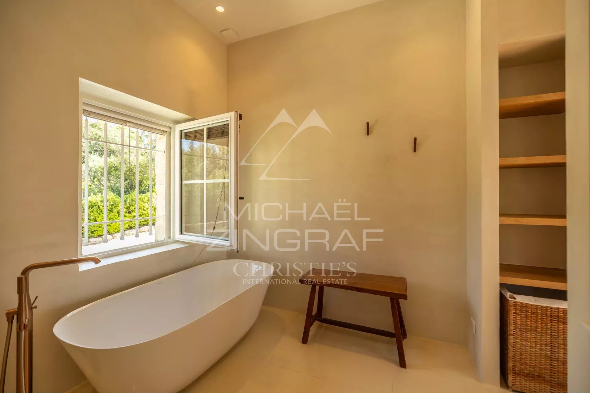 Gordes - Superbe maison en pierres proche du village