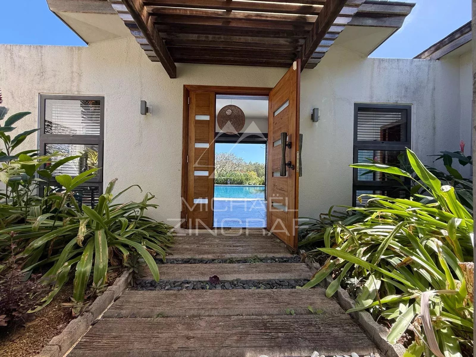 Villa d’Exception au Bord d’un Barachois à Calodyne