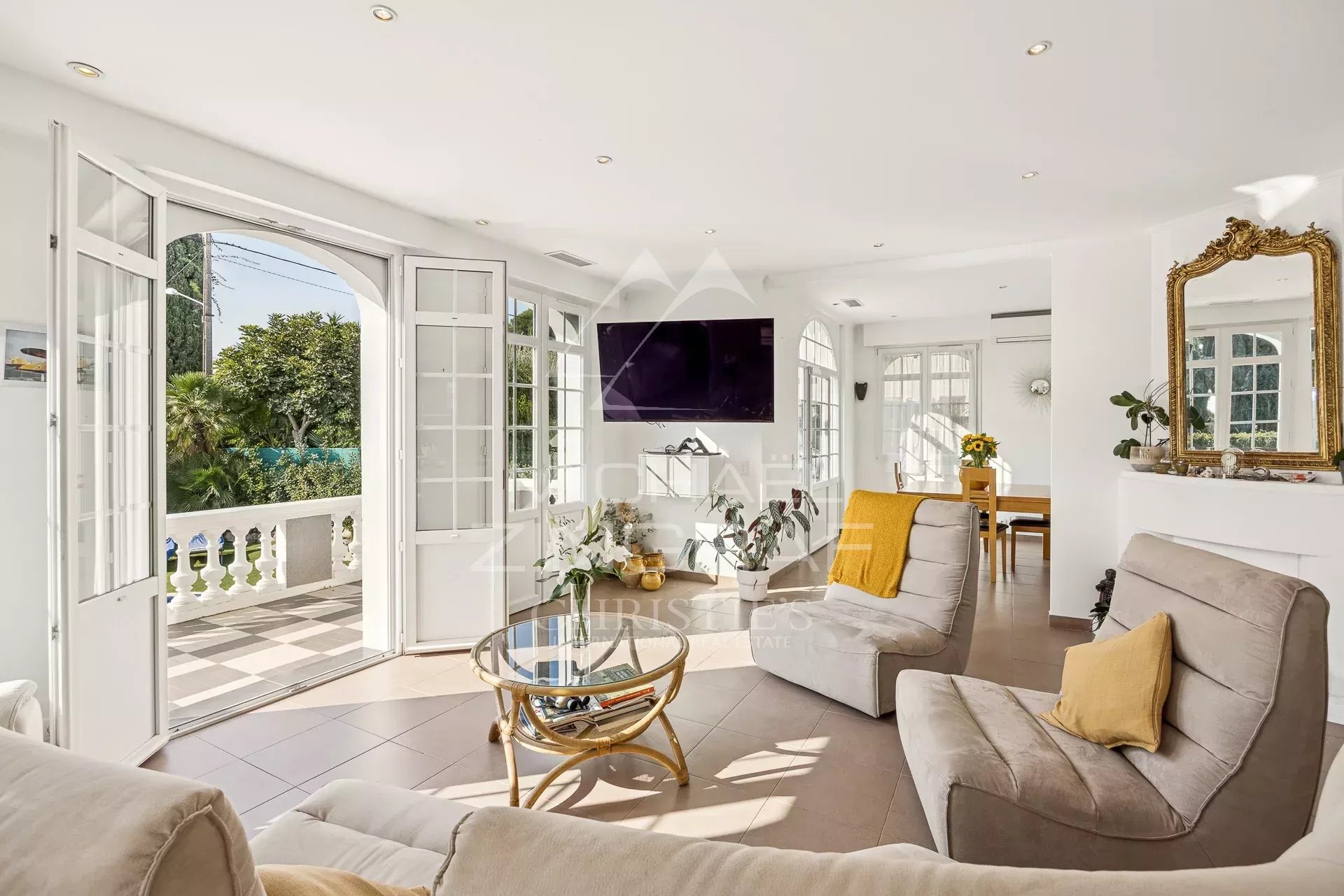 Antibes - Eucalyptus - Villa und Baugrundstück