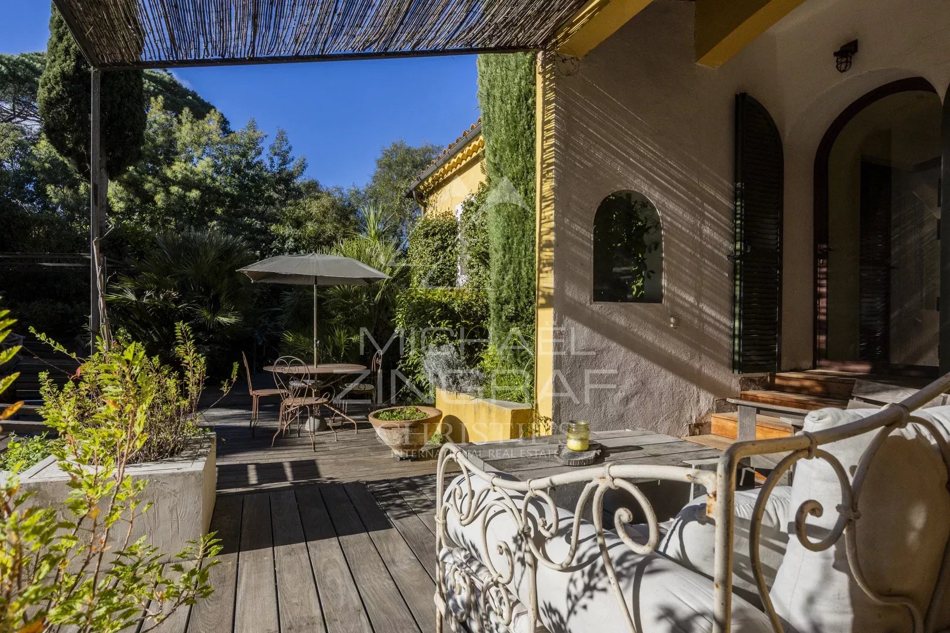 Sea view Appartment within Historic house Gassin