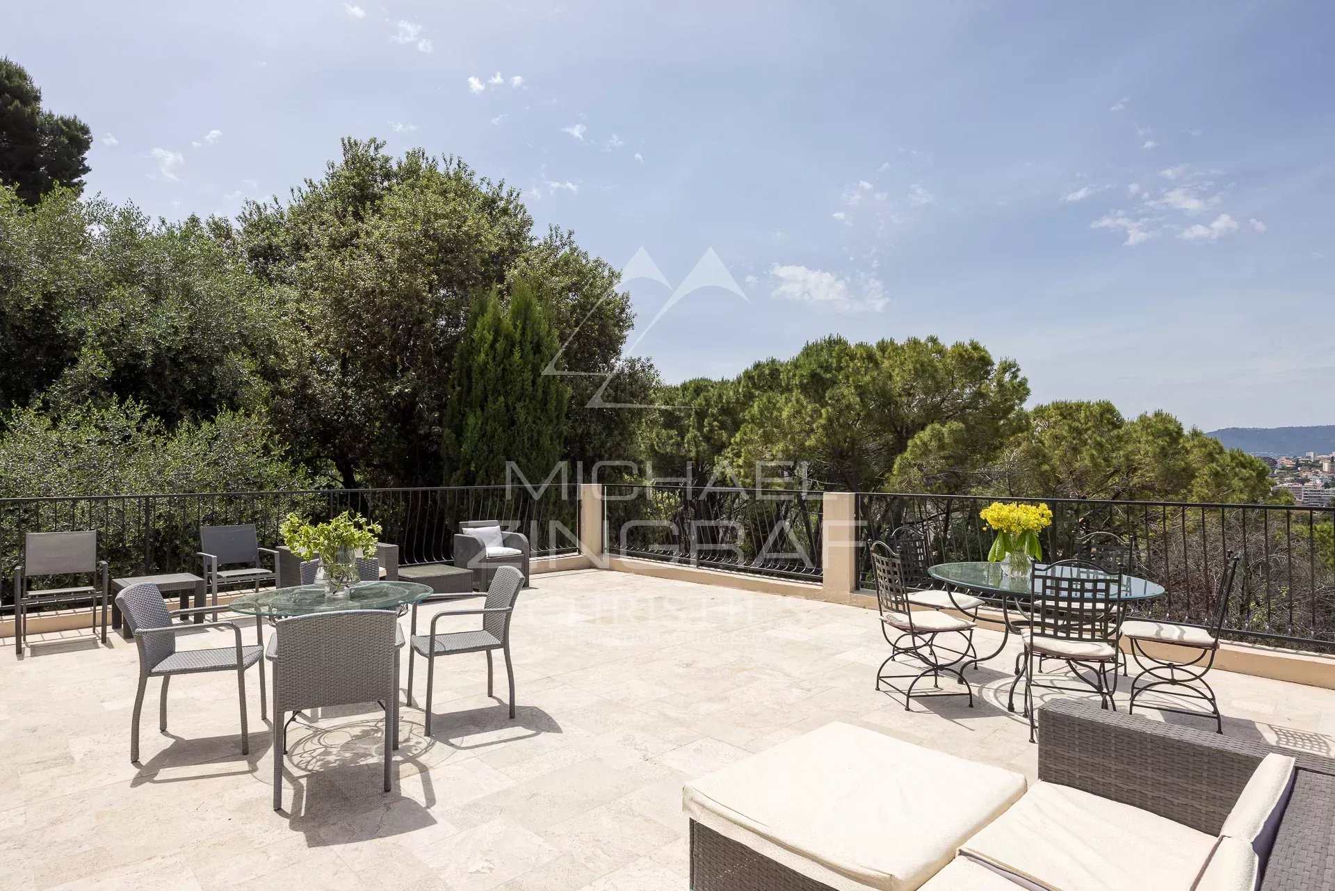 Cannes - Oxford - Panoramablick auf die Stadt