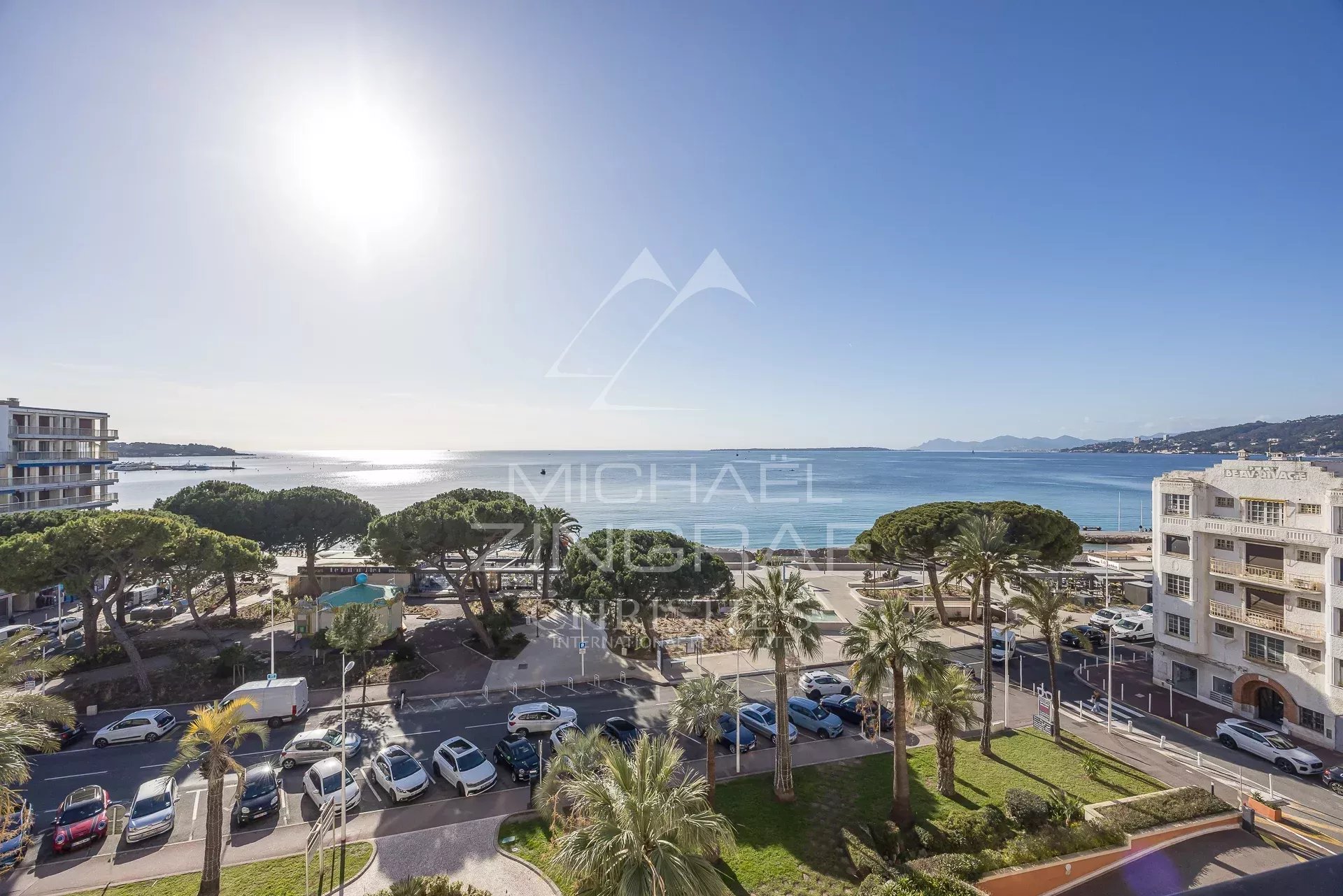 Juan-les-Pins, Le Center Bay – Panoramameerblick