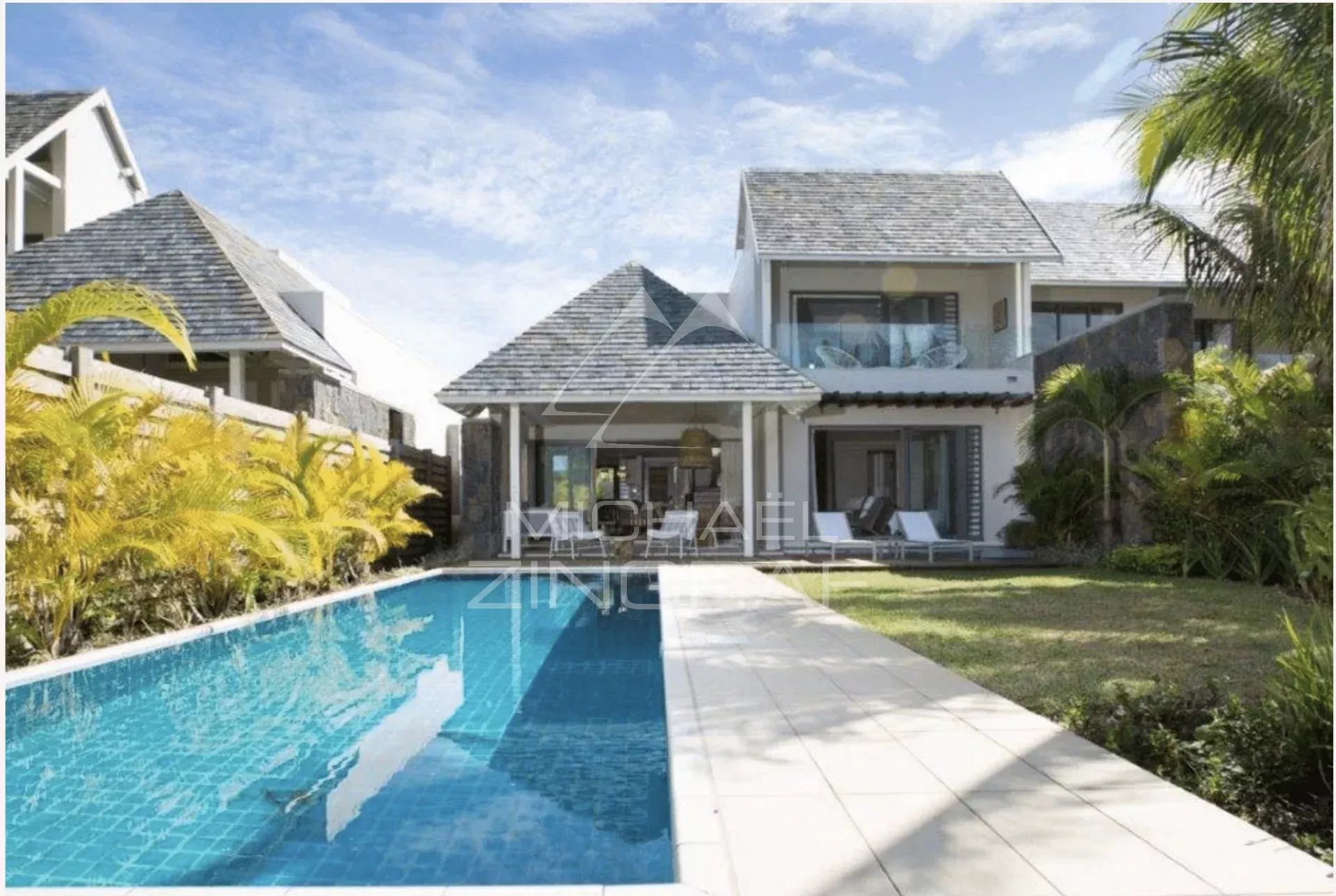 Exceptional duplex in the heart of Anahita