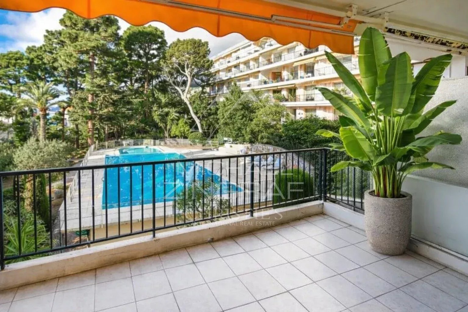 Cap d'ail Renovierungsbedürftige Wohnung – 3 Zimmer – 93 m² – Gesicherte Wohnanlage, in Meeresnähe