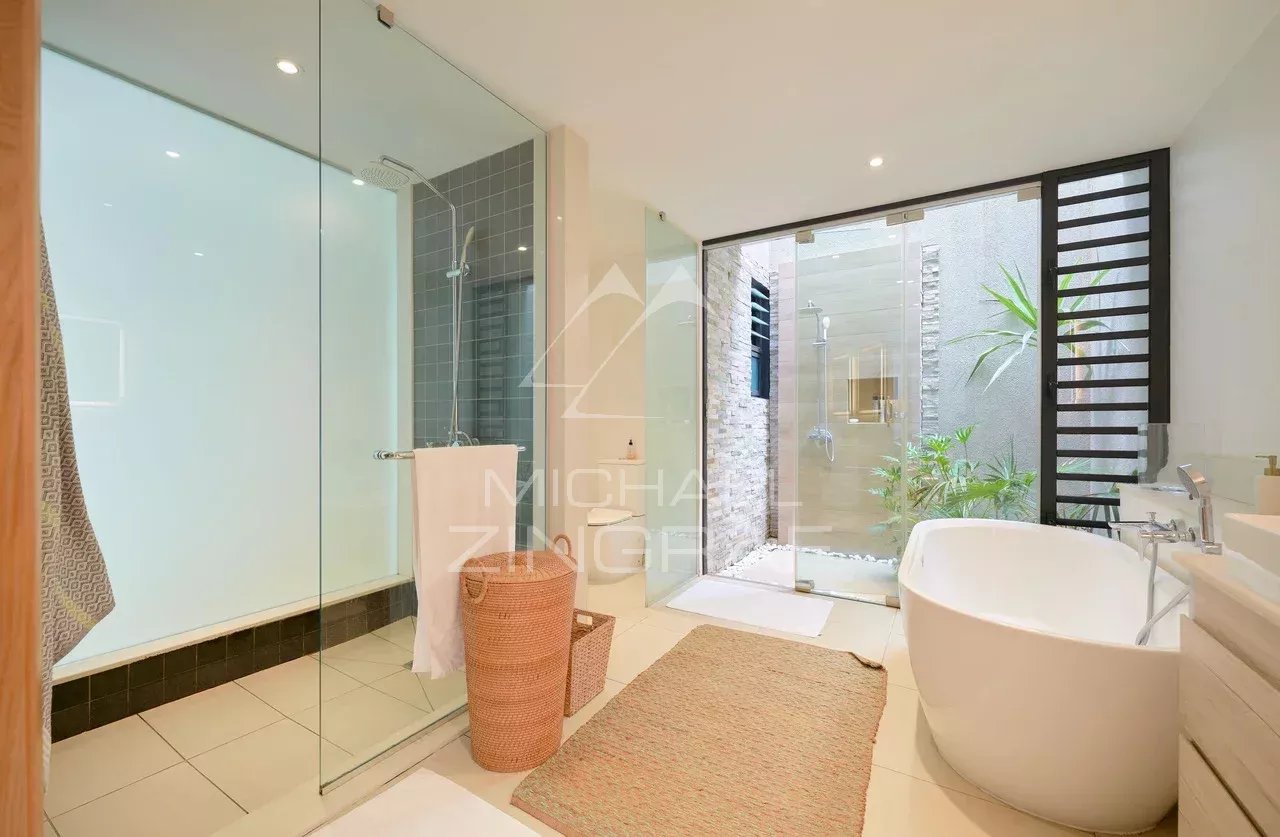 Villa avec piscine dans une résidence sécurisée à Péreybère