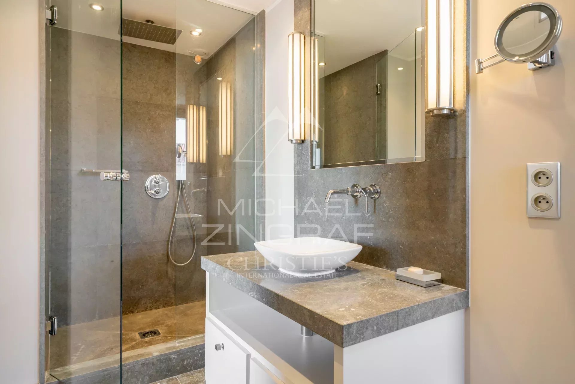 Modern renovierte Villa nahe der Strände von Garoupe