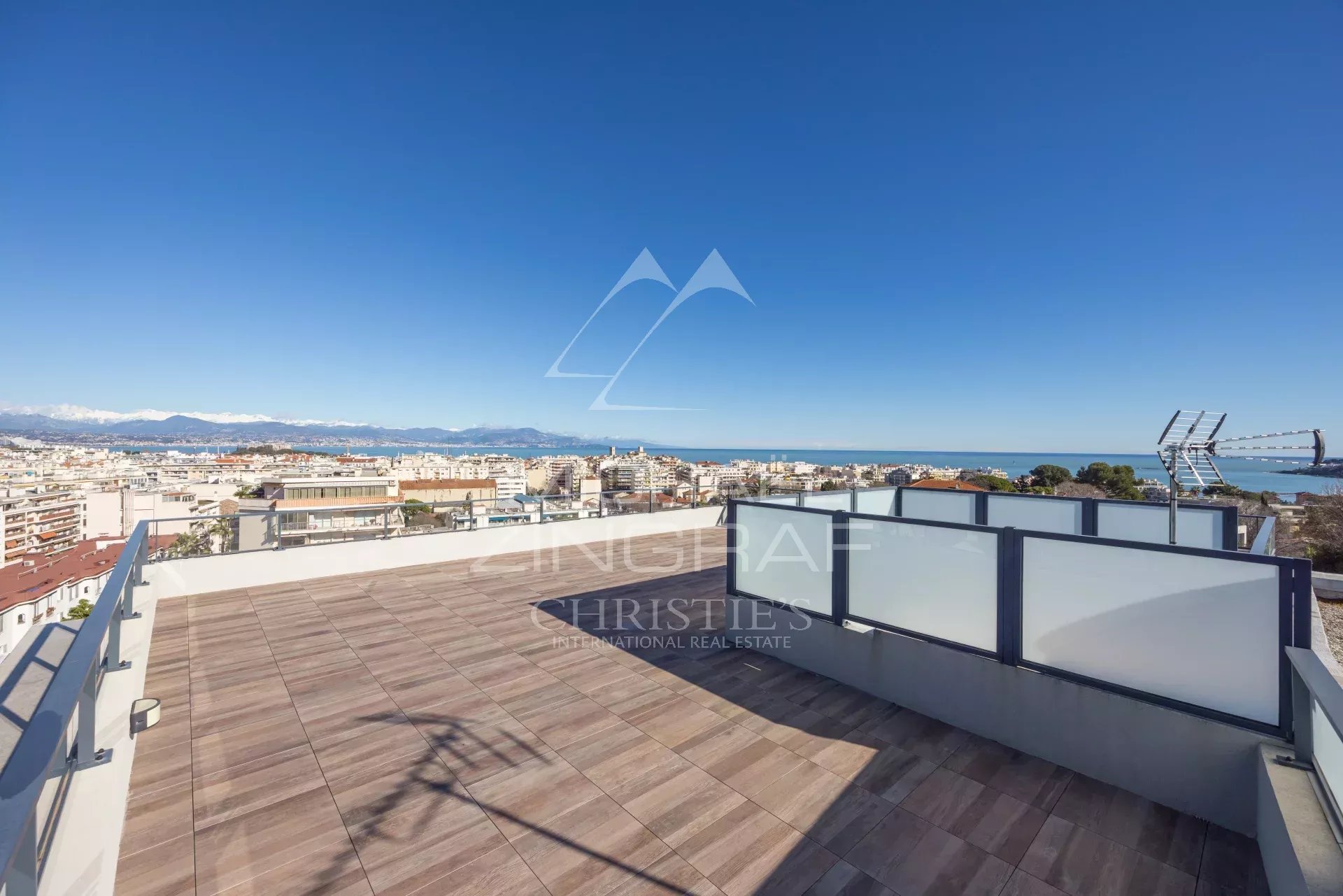 Außergewöhnliches Penthouse im Herzen von Antibes – 360° Panoramablick