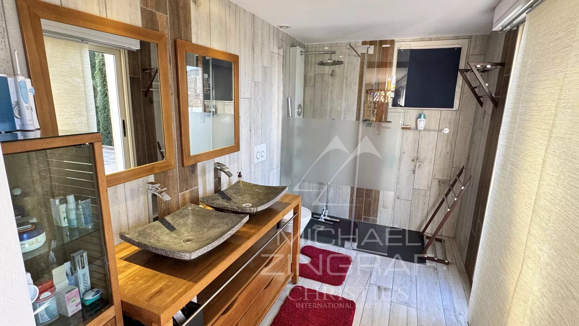 Élégante villa contemporaine en position dominante – Vue mer à l'horizon