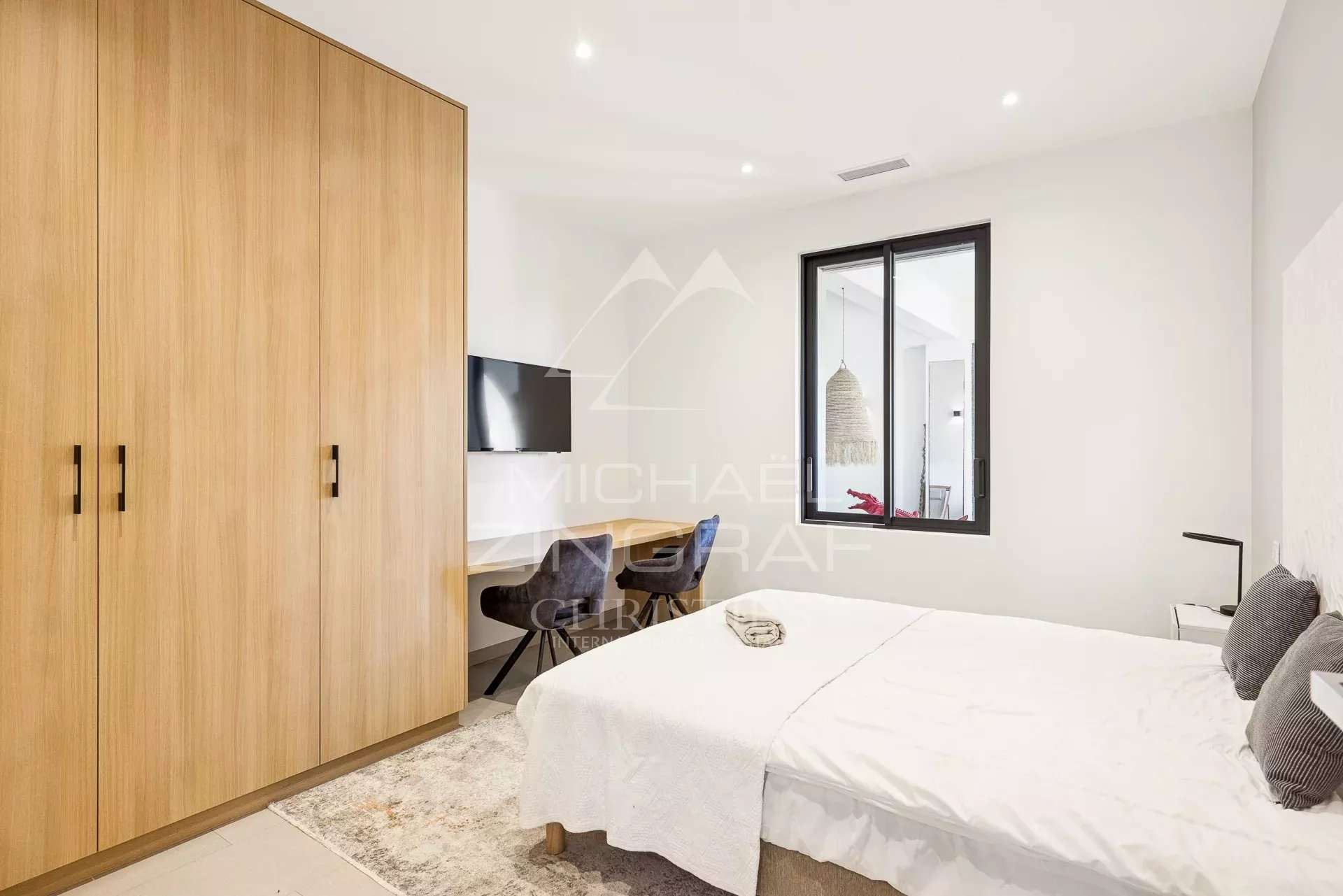 NAHE DEM ZENTRUM VON CANNES – RENOVIERTES BELLE-ÉPOQUE-STADTHAUS