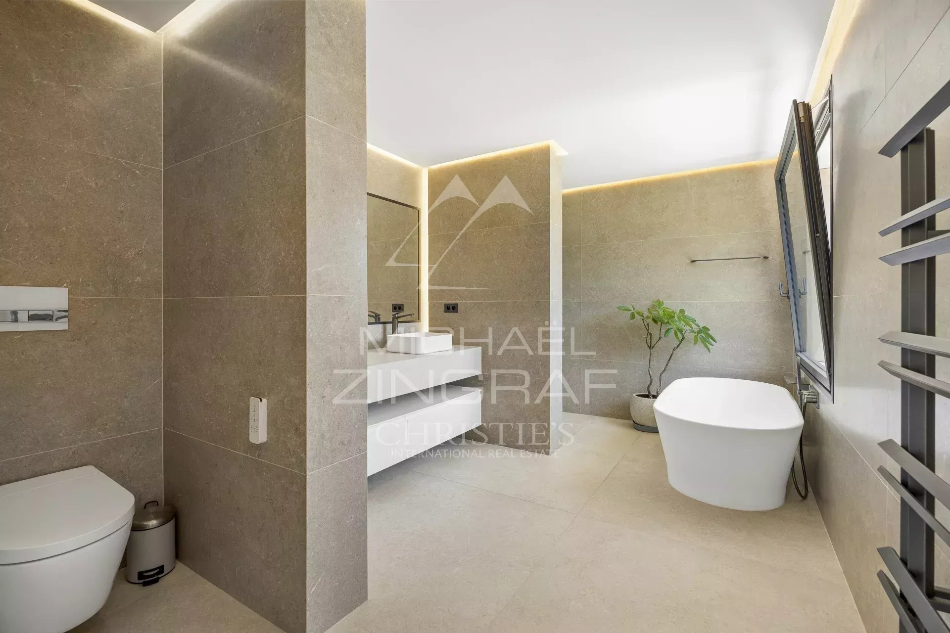 Valbonne - Elegant contemporary villa