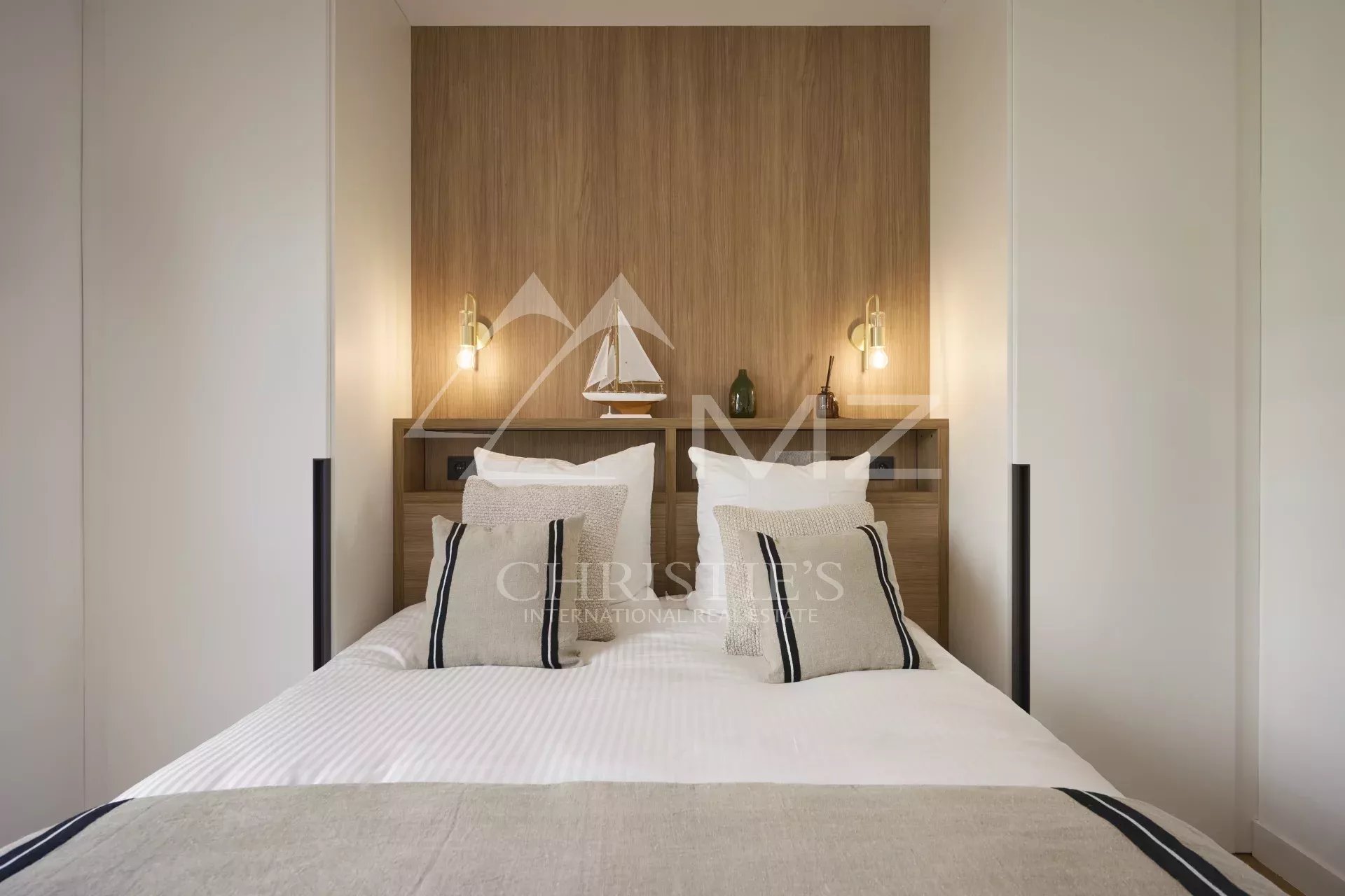 3-room apartment on the top floor in the city center