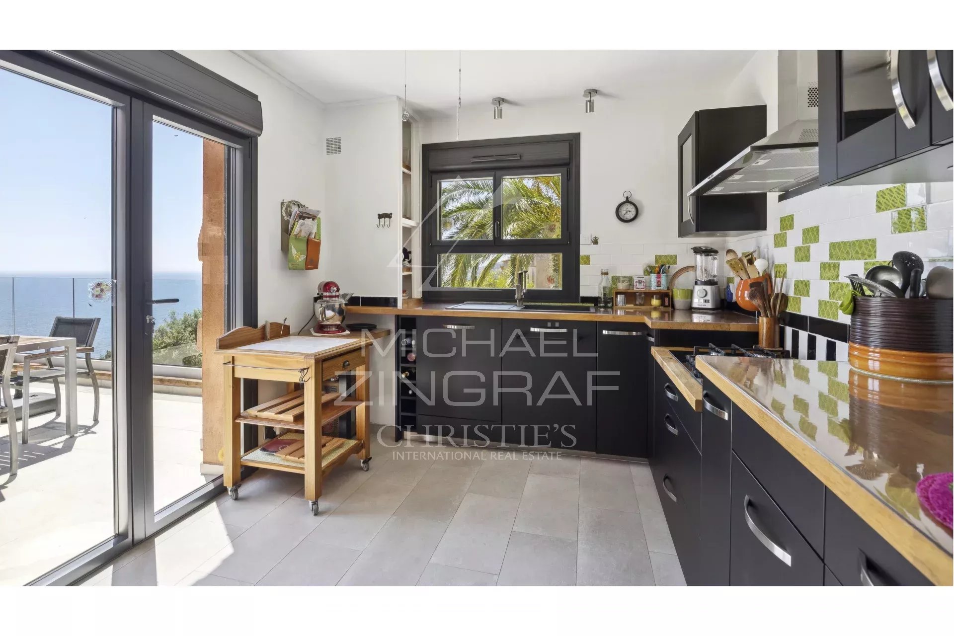 PROPRIÉTÉ RÉNOVÉE AVEC VUE MER IMPRENABLE