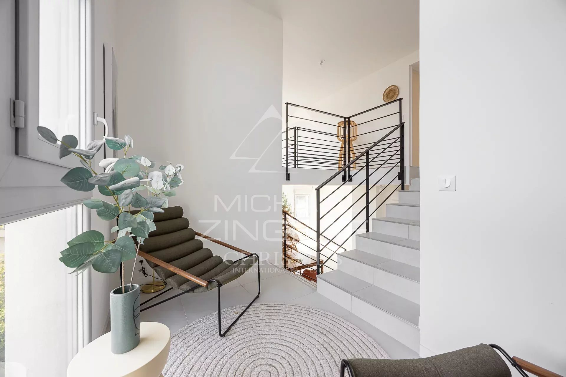 ANTIBES – DUPLEX DERNIER ÉTAGE – TERRASSES SUD – RÉSIDENCE RECENTE