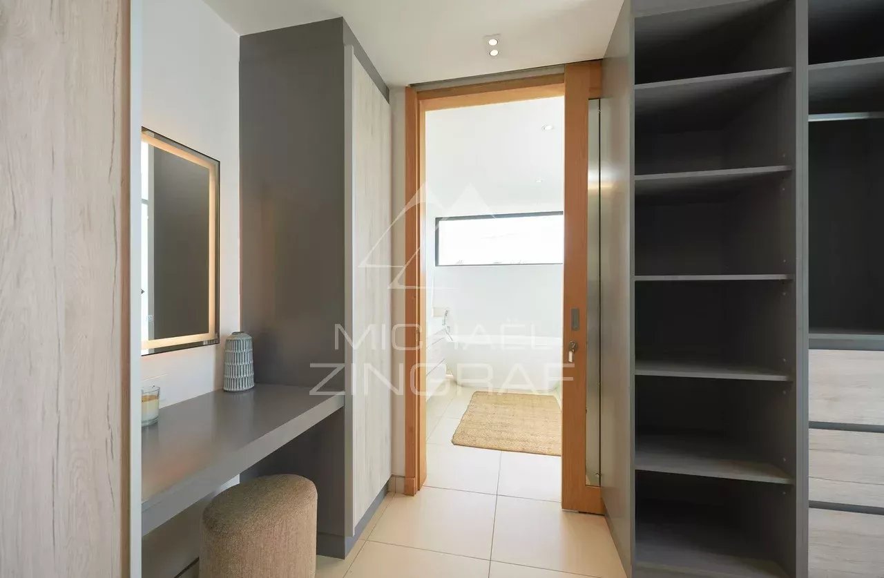 Villa avec piscine dans une résidence sécurisée à Péreybère