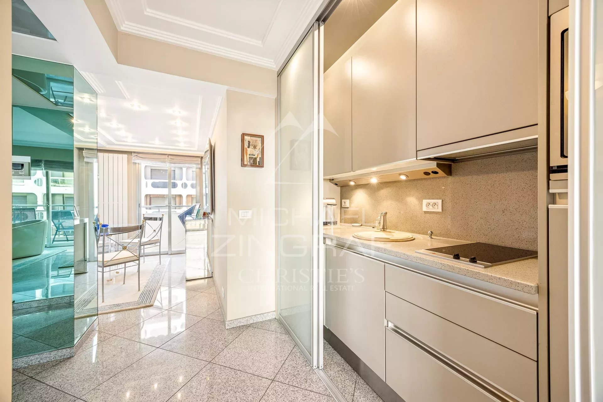 CANNES – ZENTRUM – WOHNUNG MIT MEERBLICK