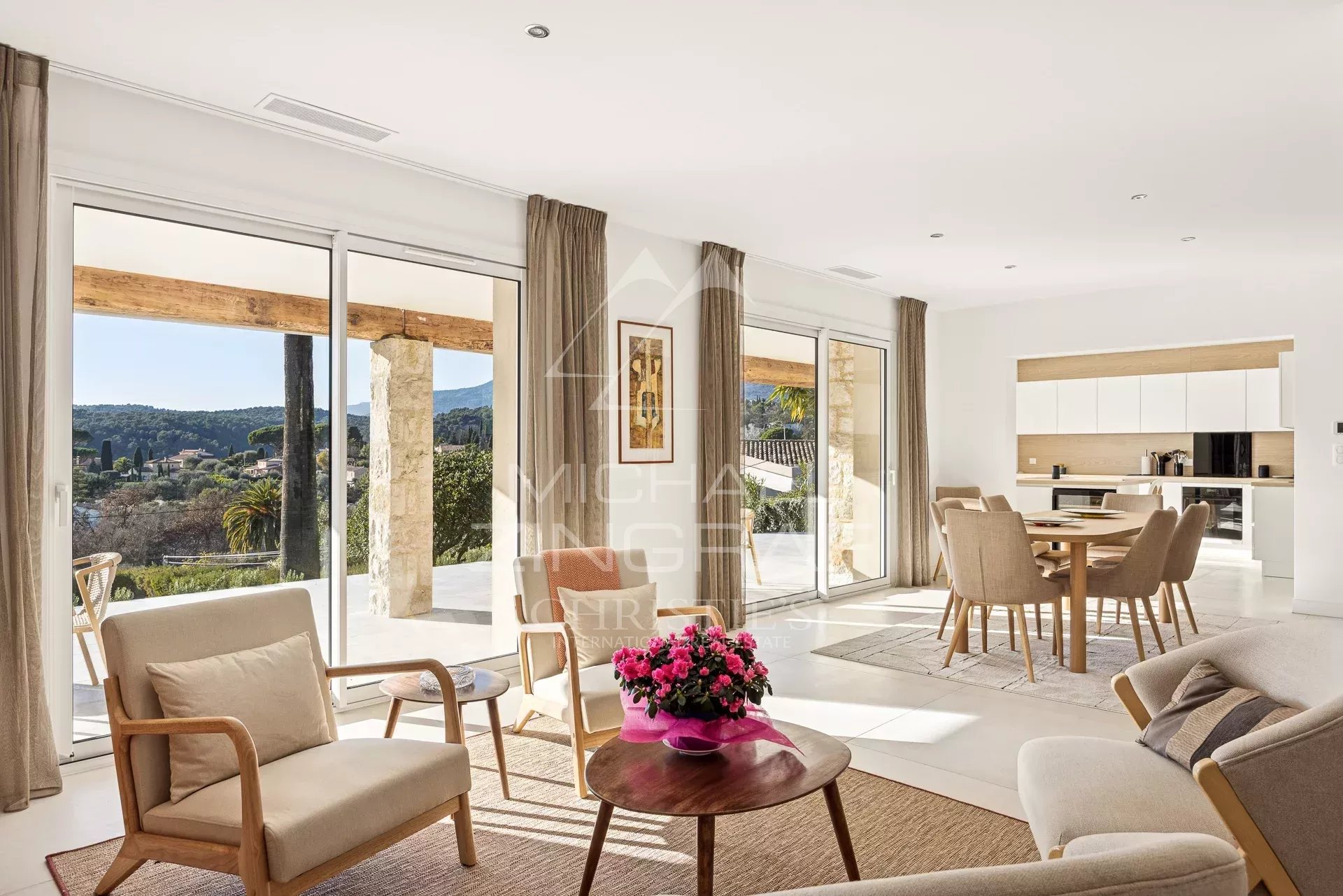 Zeitgenössisches ebenerdiges provenzalisches Anwesen mit Panoramablick