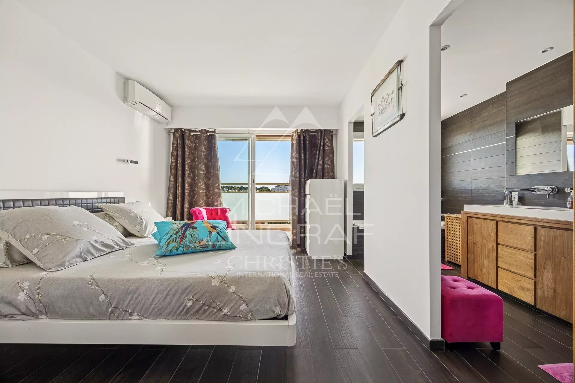 Exceptionnel – Dernier étage avec toit-terrasse, hypercentre Juan-les-Pins