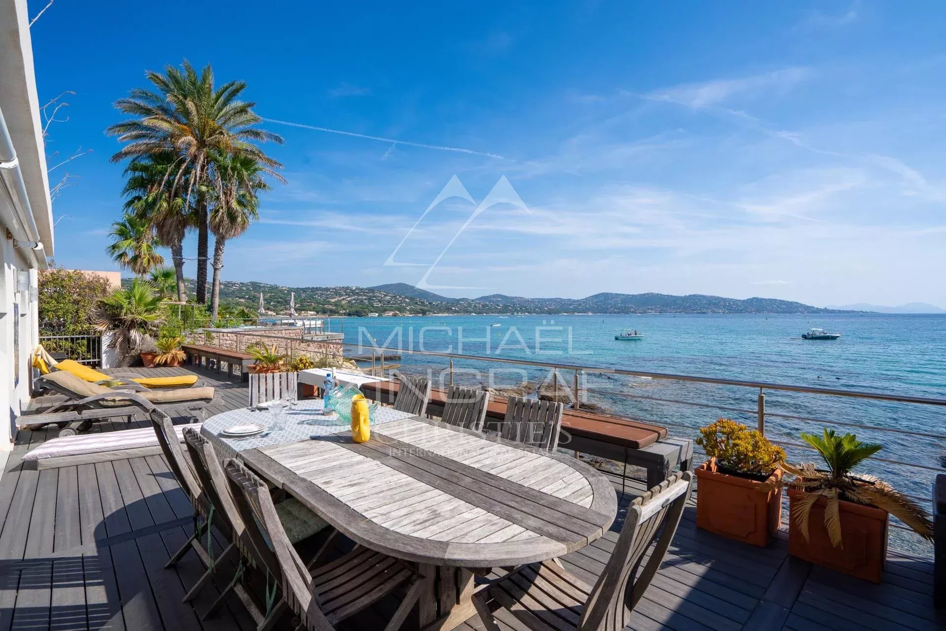 EXCLUSIVITY - Waterfront Villa in Sainte-Maxime – Between Cannes and saint Tropez