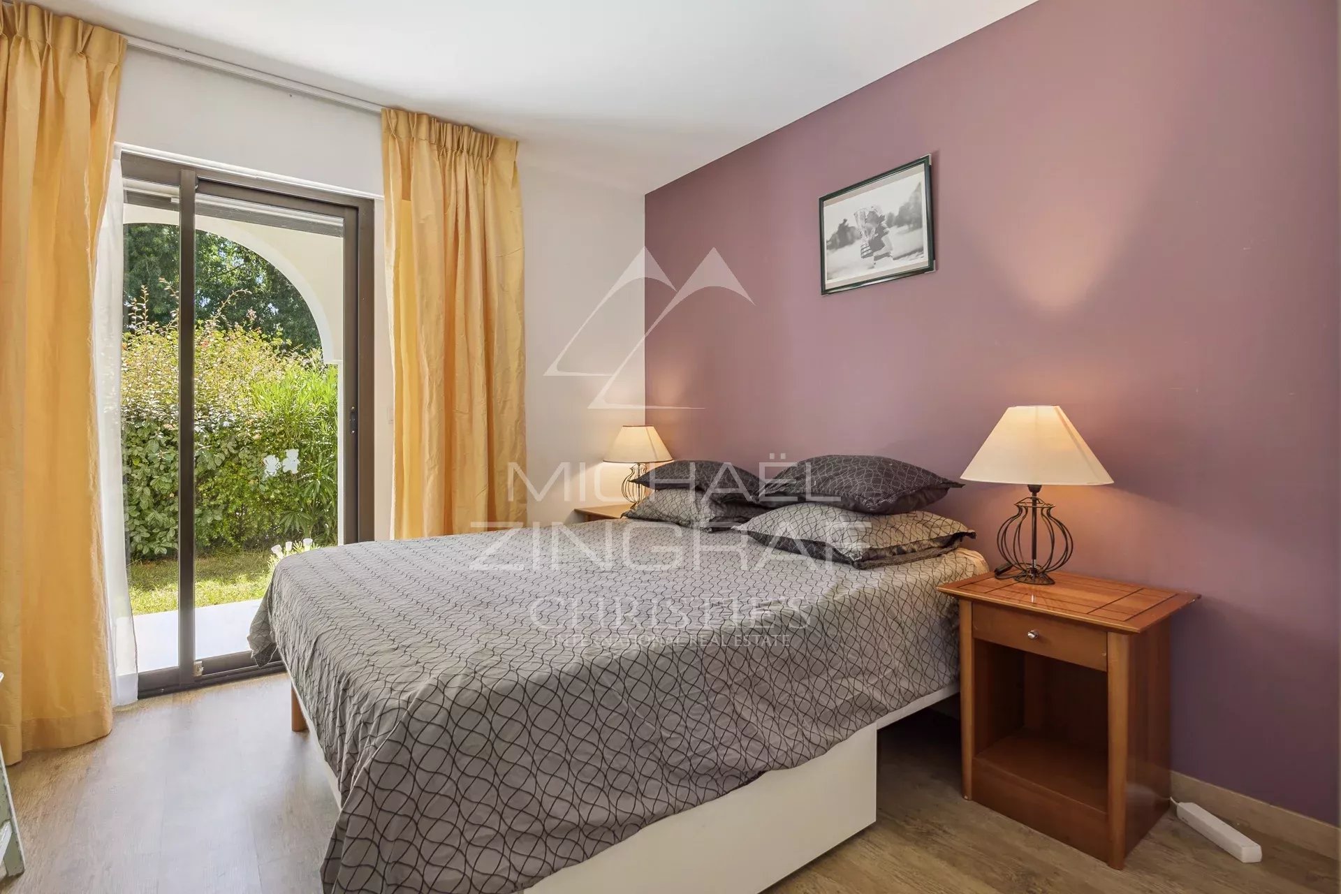 WOHNUNG IN EINER SICHEREN WOHNANLAGE