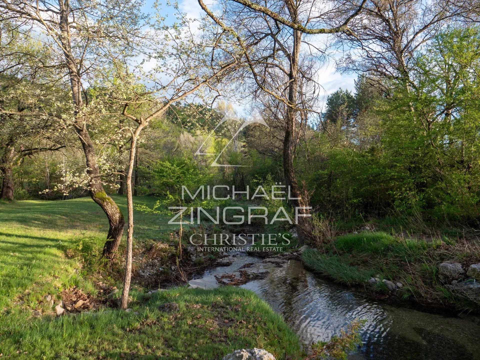 Moulin du XVII élégamment rénové