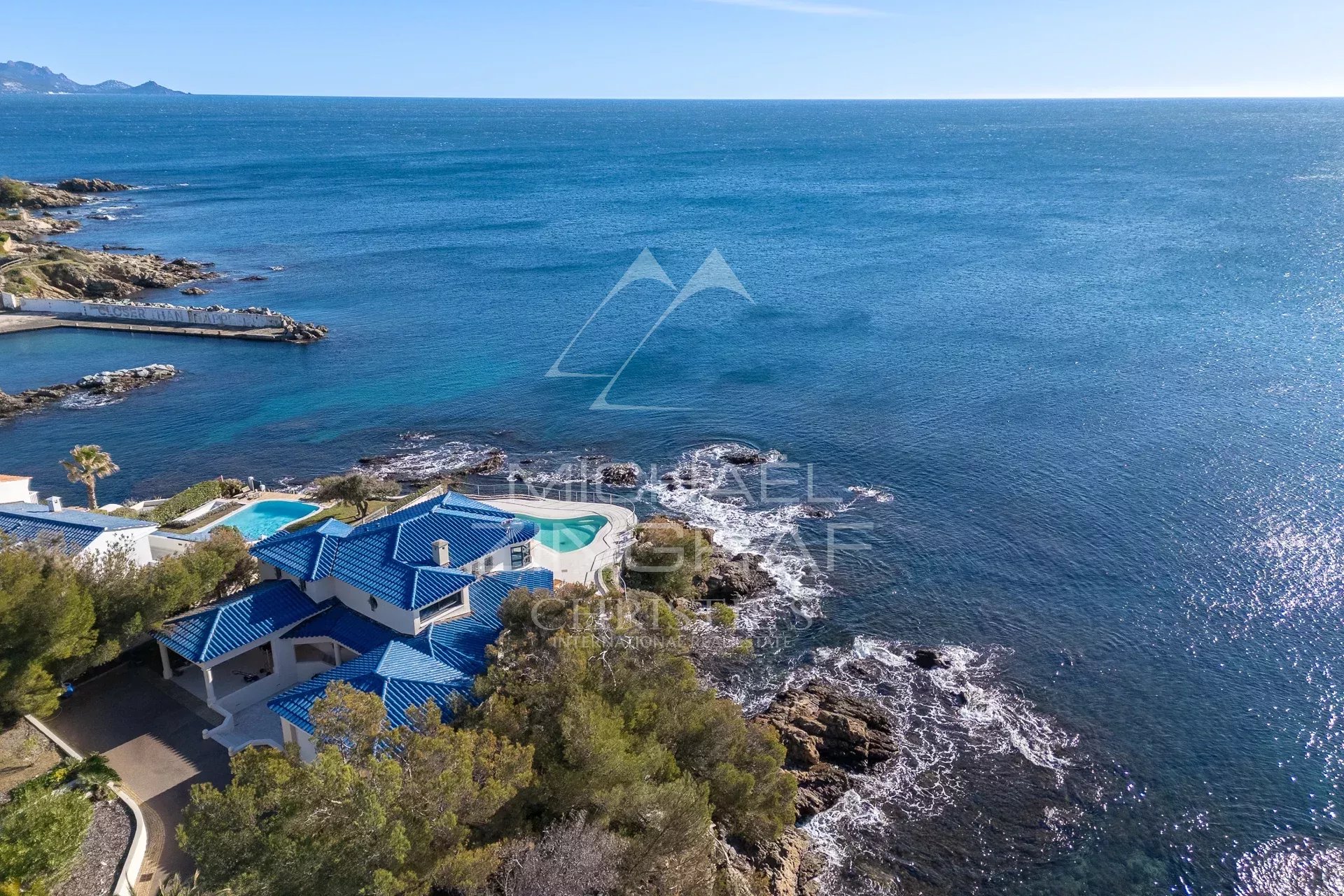 Les Issambres – Exceptional waterfront property – between Cannes and Saint-Tropez