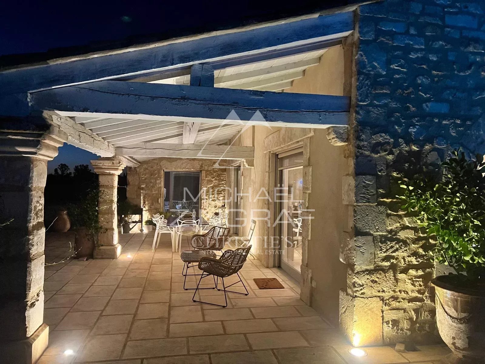 Einzigartiges Anwesen in der Nähe von Arles