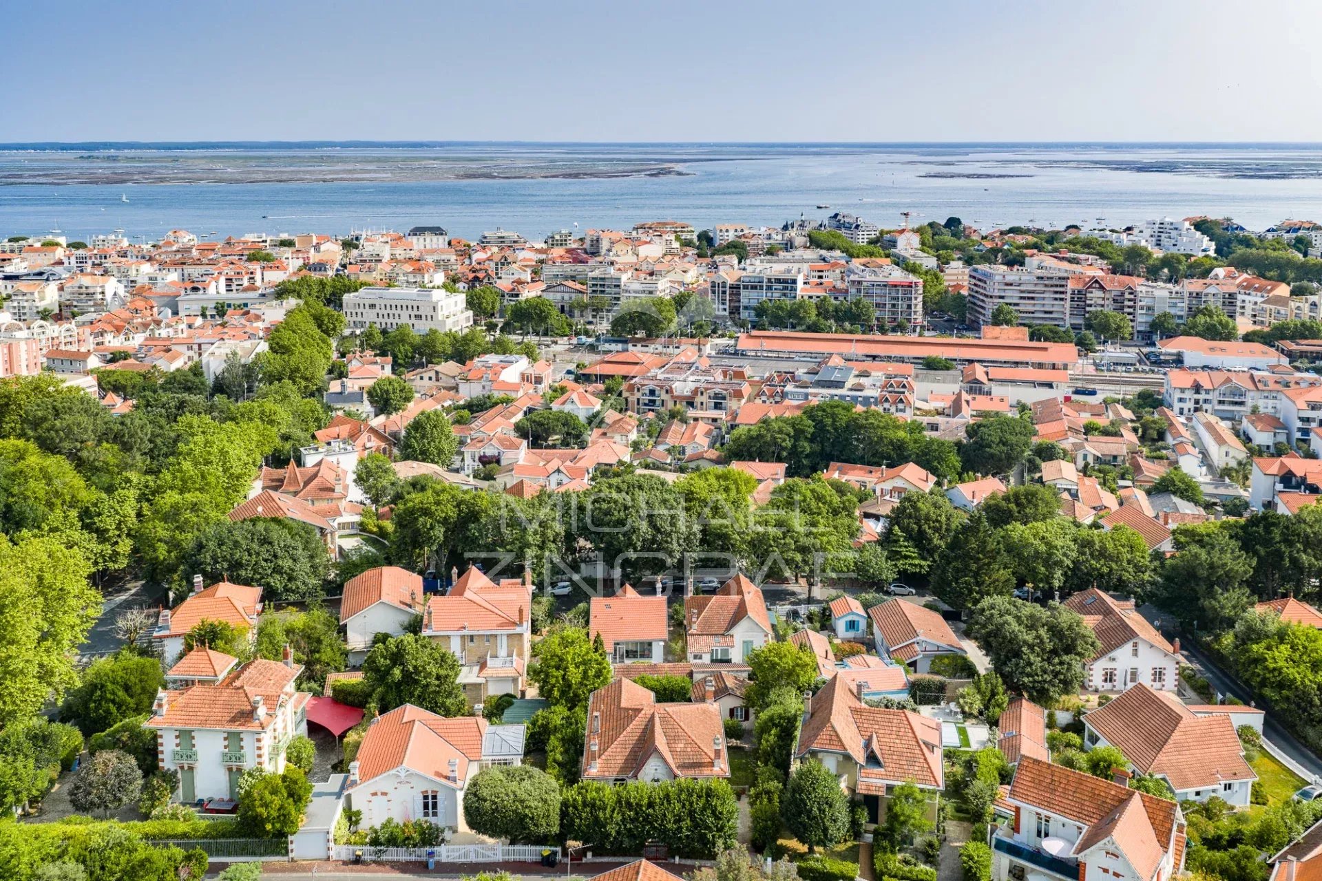 Michael Zingraf Bassin d’Arcachon presents: a characterful house in the heart of Ville d’Hiver