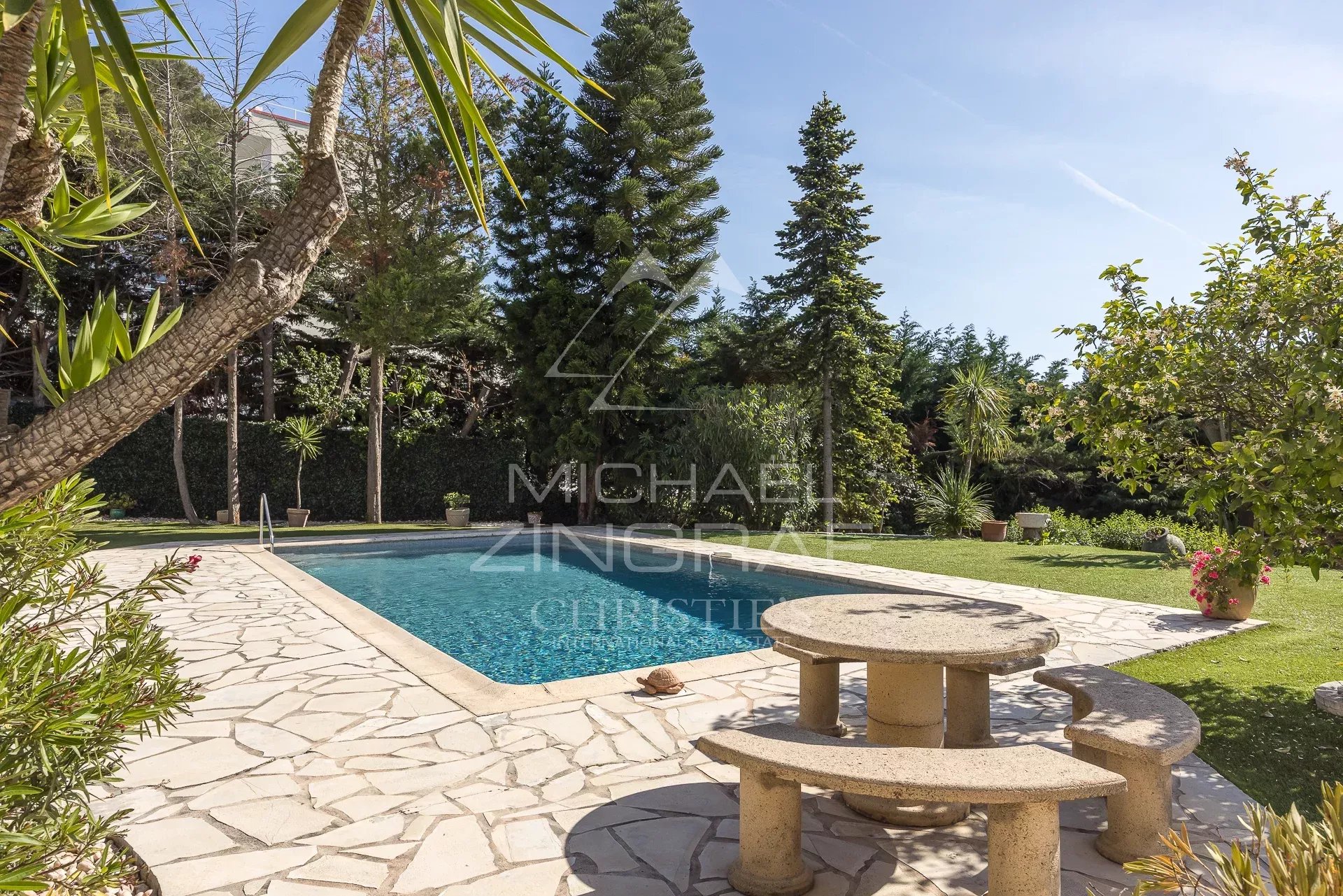Antibes - Saint-Maymes - Domaine fermé