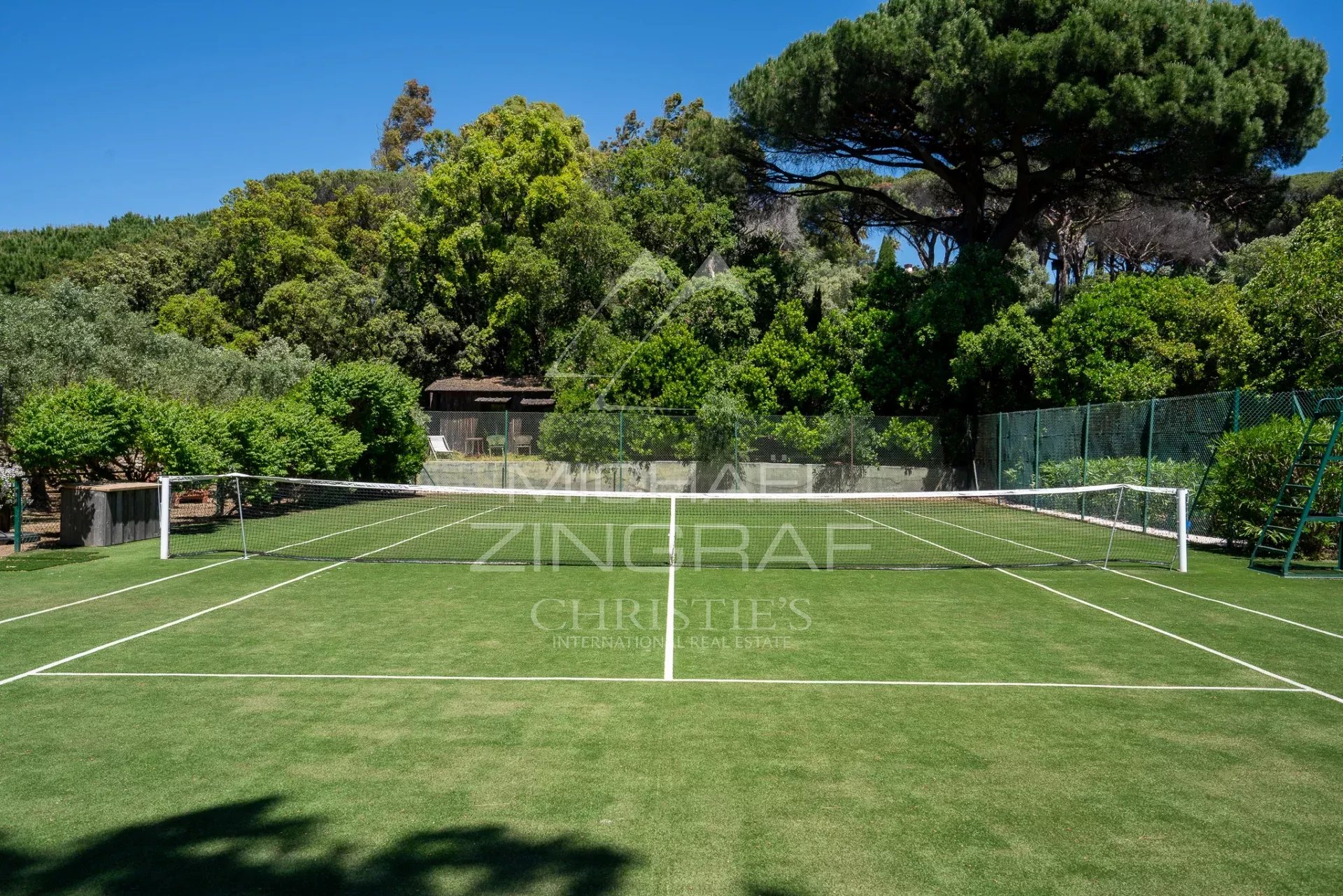 Magnificent property with tennis court - Les Salins, la Moutte