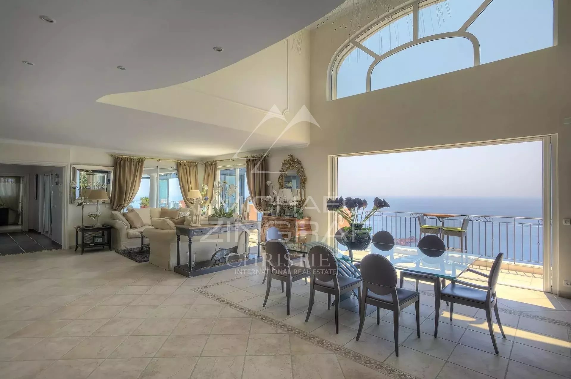 EXKLUSIV IM GEMEINSCHAFTSAUFTRAG – VILLA MIT MEERBLICK ZWISCHEN SAINT-RAPHAËL UND CANNES