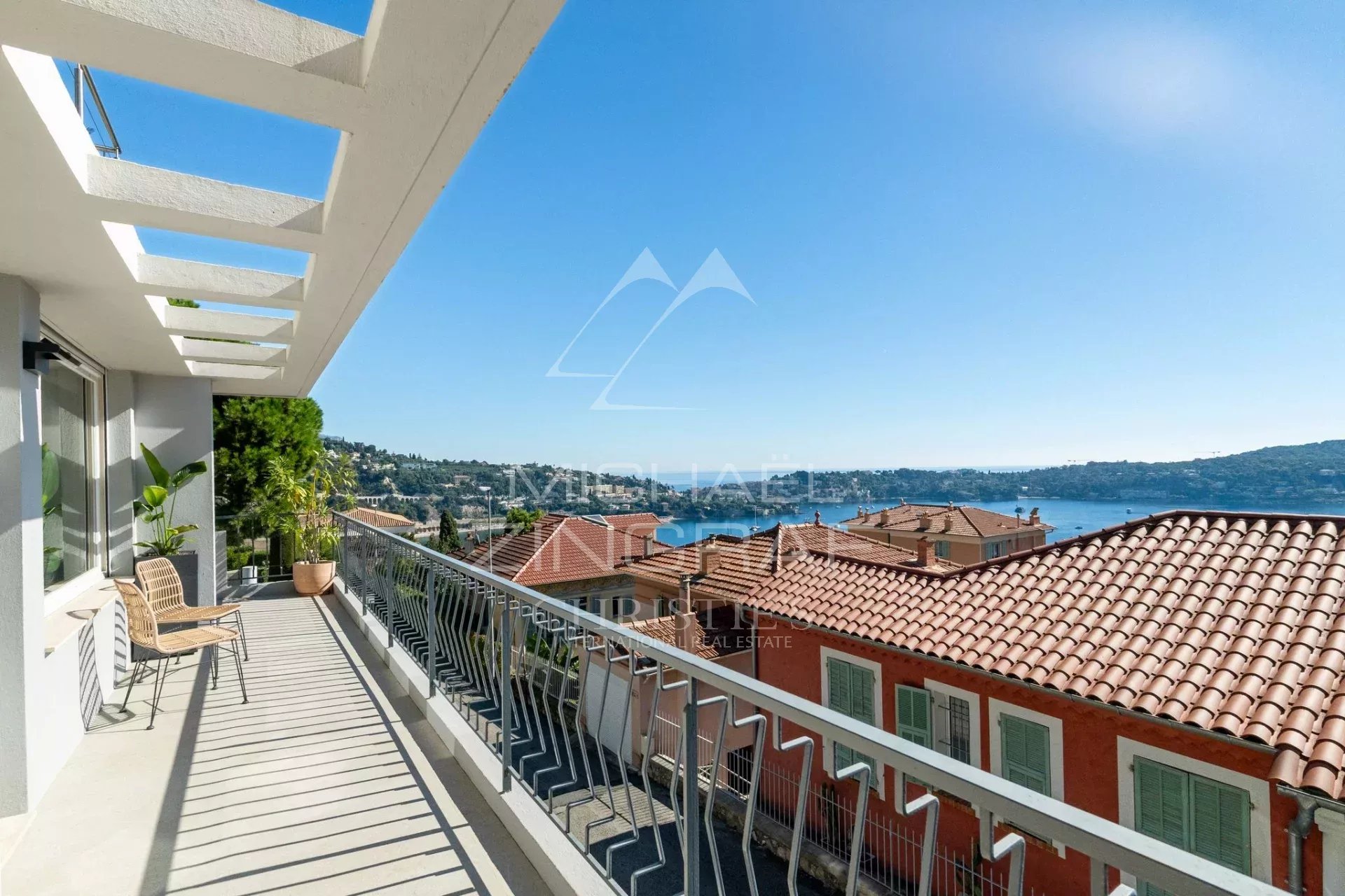 Appartement dernier étage d’exception avec toit-terrasse et vue mer