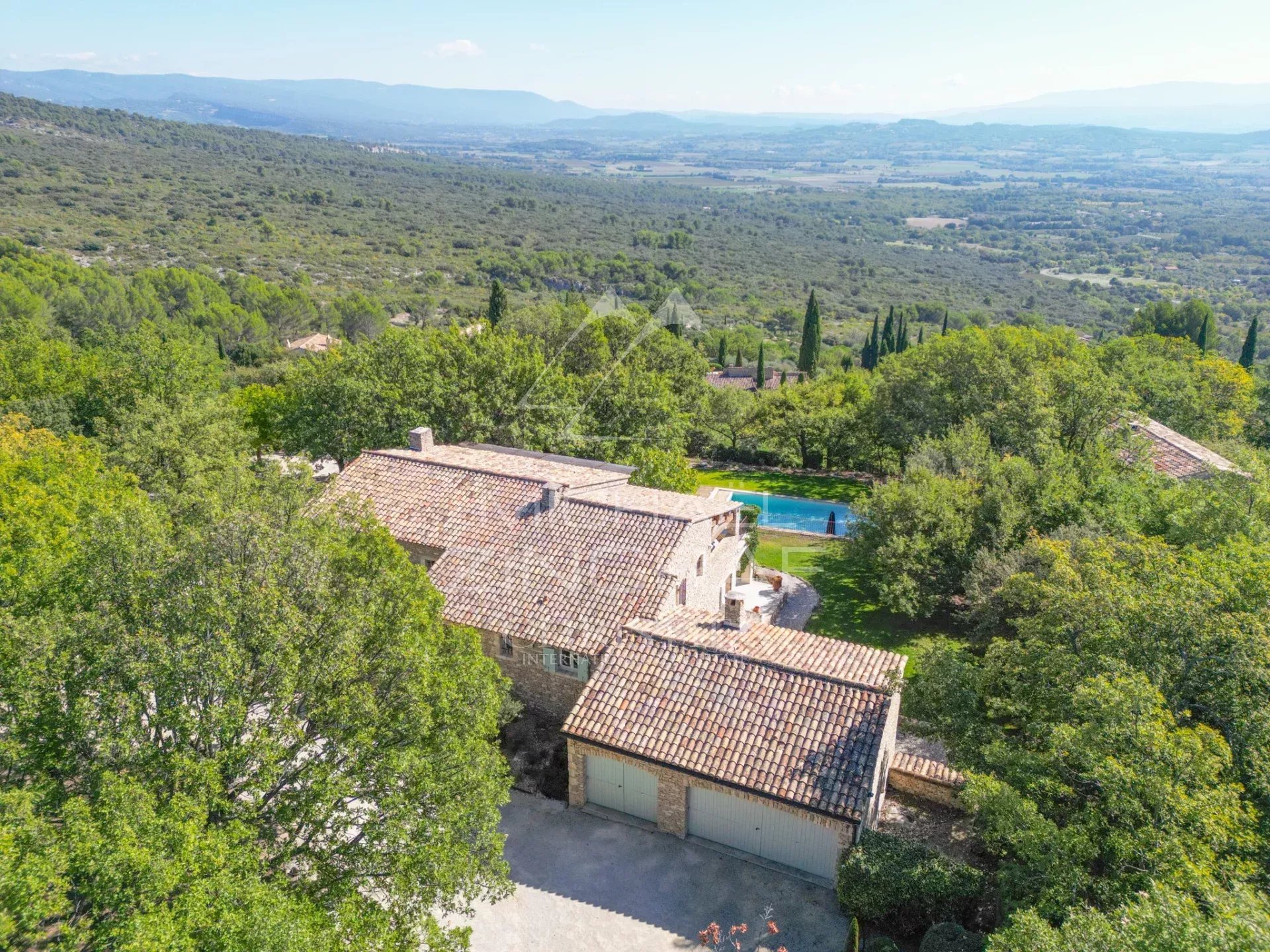 Gordes – Wunderschönes Steinhaus mit Aussicht und Pool, nur wenige Schritte vom Dorfzentrum entfernt