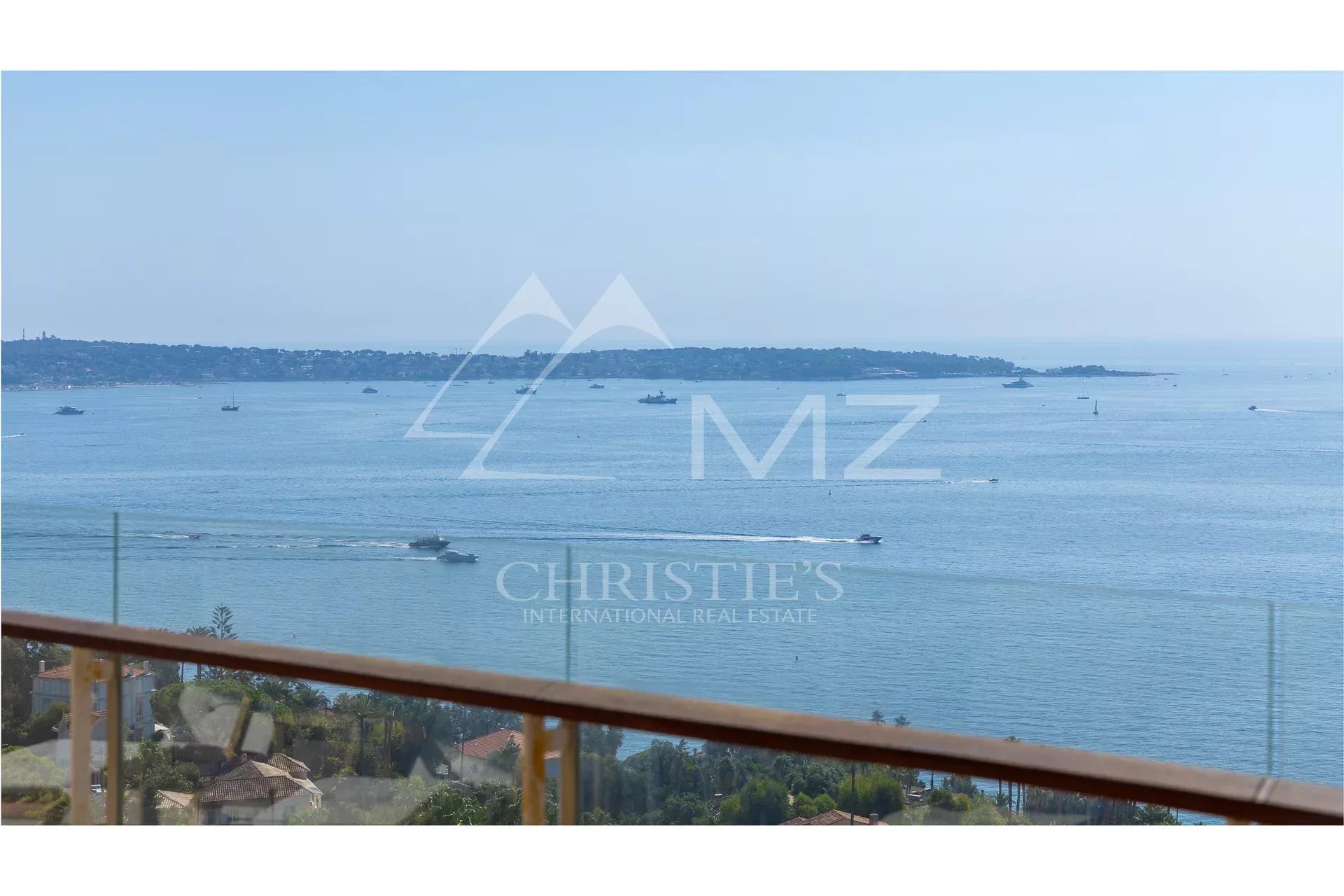 Hervorragende Eckwohnung mit atemberaubendem Meerblick