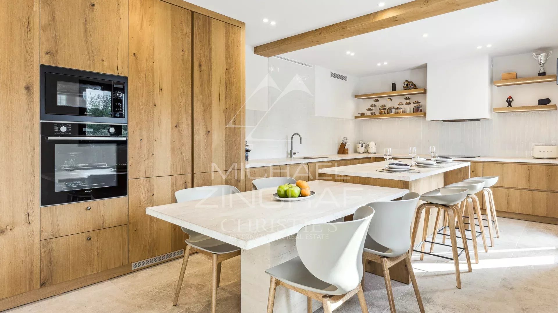 Proche Valbonne – Superbe propriété entièrement rénovée – 5 chambres