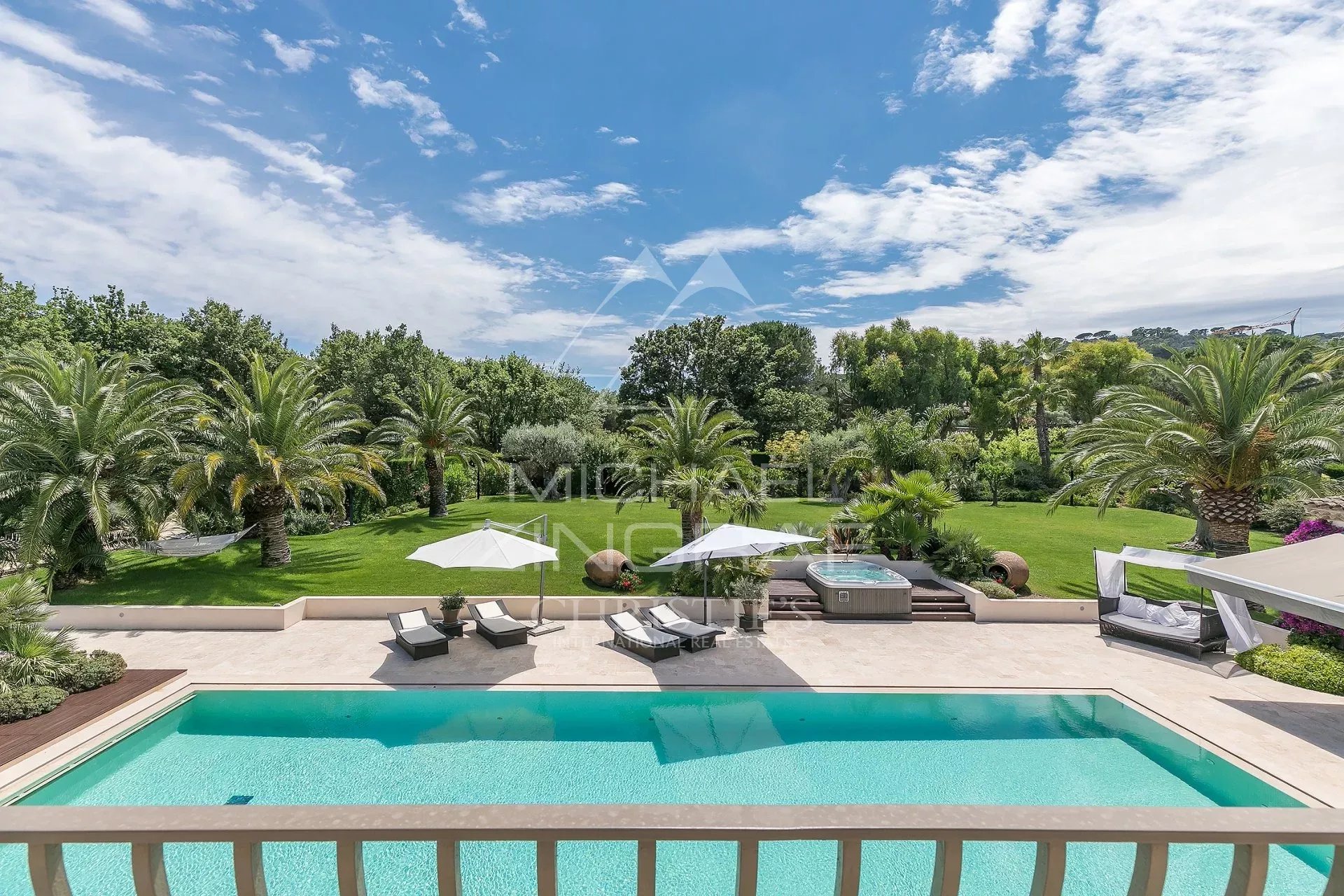 Saint-Tropez – Prestigious Villa in Les Canoubiers – Unobstructed Views