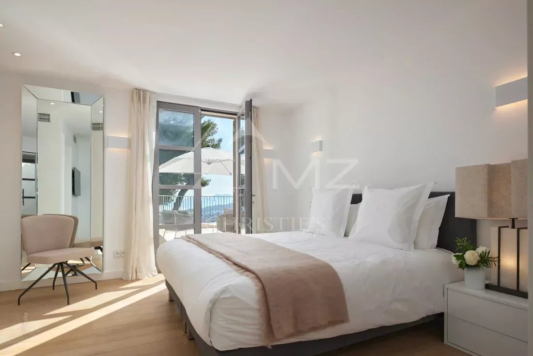 Hauts de Cannes Vue mer panoramique - propriété récemment rénovée