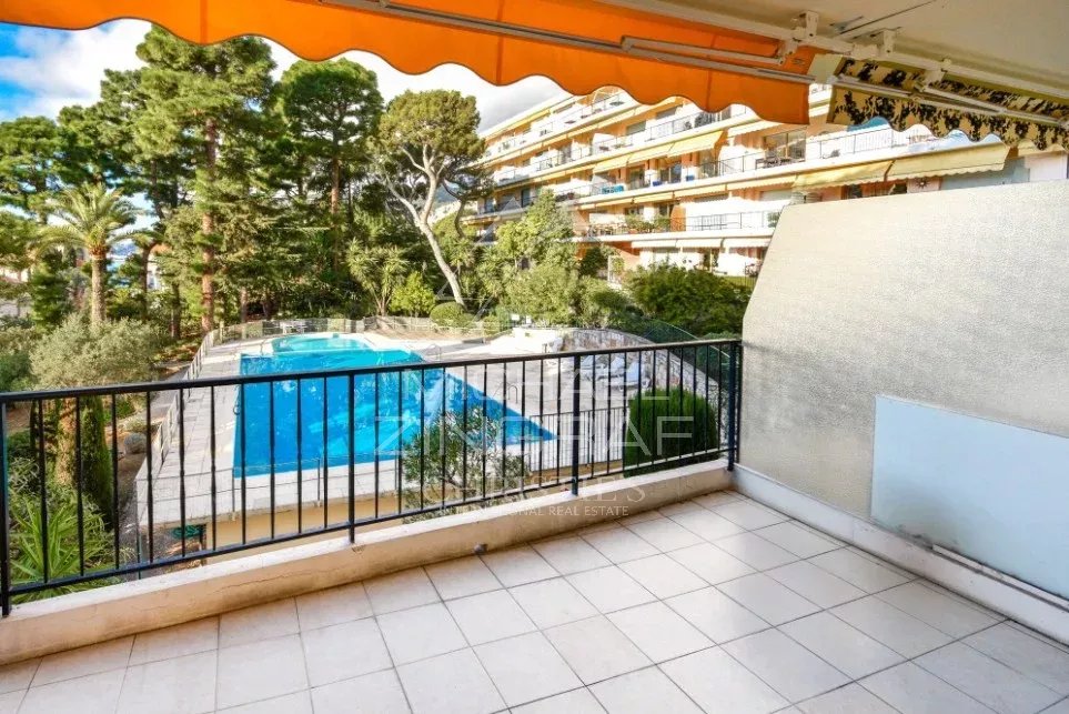 Renovierungsbedürftige Wohnung – 3 Zimmer – 93 m² – Gesicherte Wohnanlage, in Meeresnähe