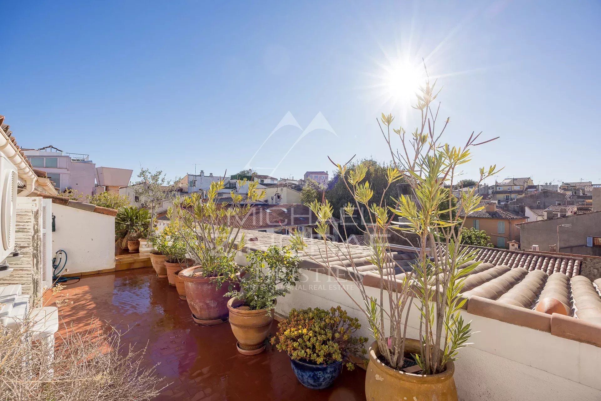 Appartement d’exception – Vieille Ville d’Antibes – Dernier étage – Terrasses – Vue panoramique