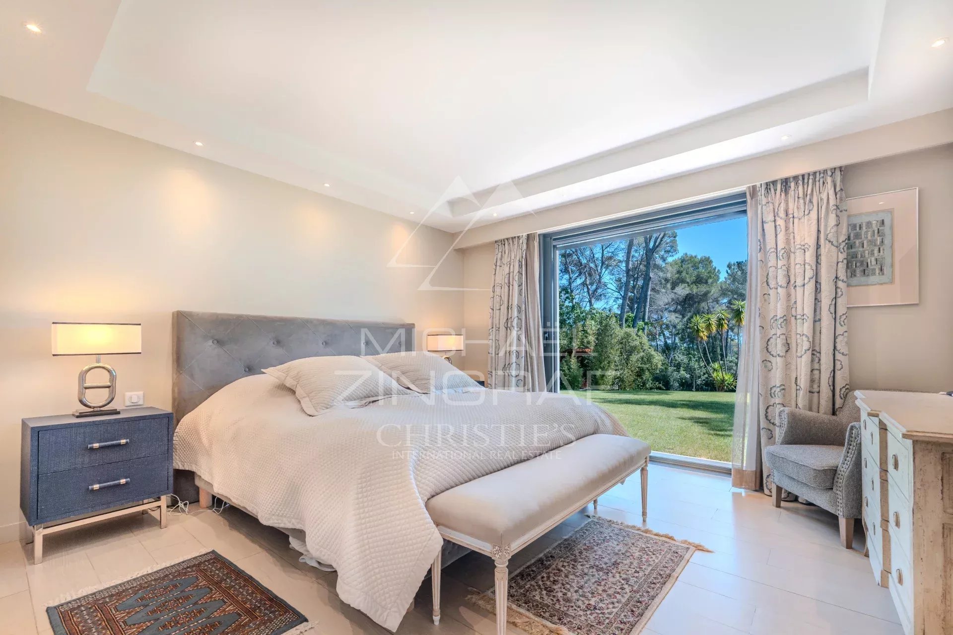 Mougins - Ruhige Lage, ebenerdige Villa - 5 Schlafzimmer