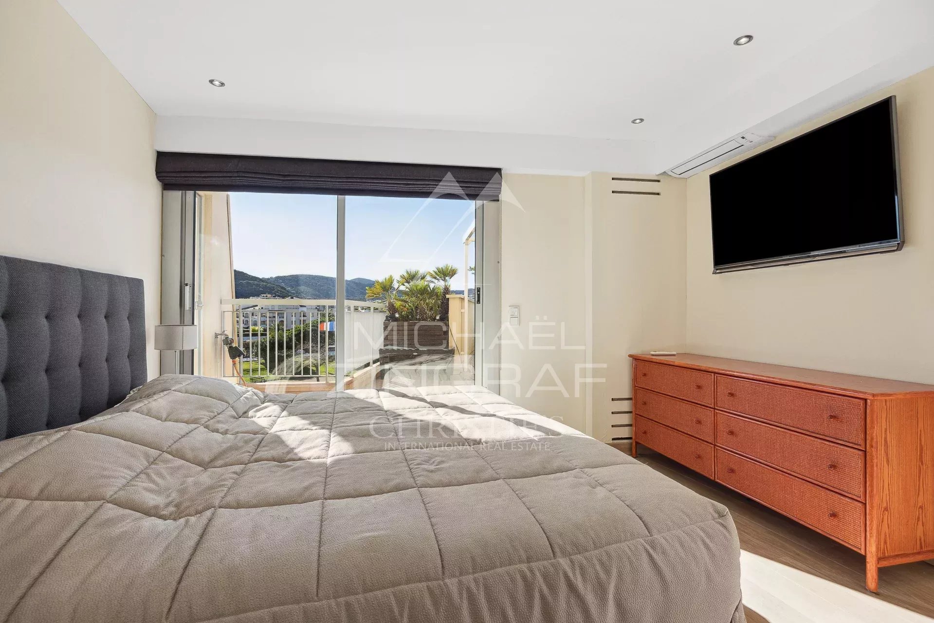 Mandelieu-La Napoule - Lumineux appartement avec vaste terrasse