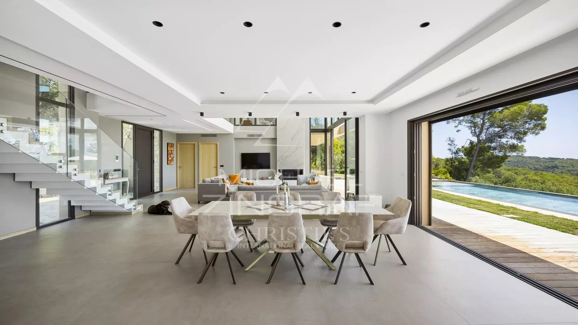 Zeitgenössische Architektur mit außergewöhnlichem Panoramablick